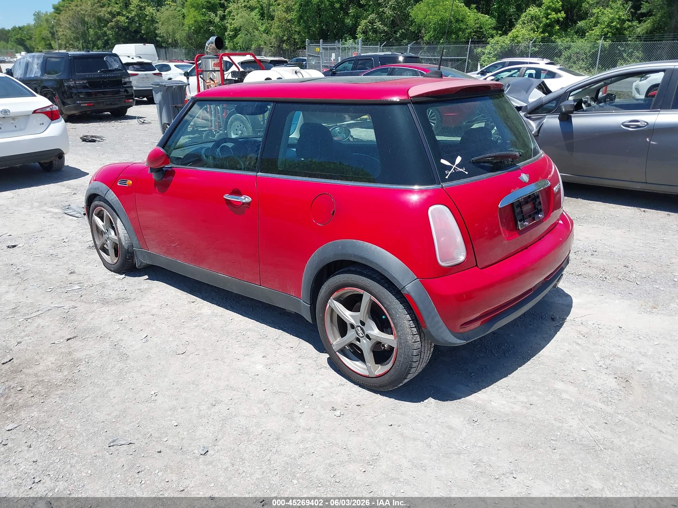 2005 Mini Cooper   Красный vin: WMWRC33585TK61029