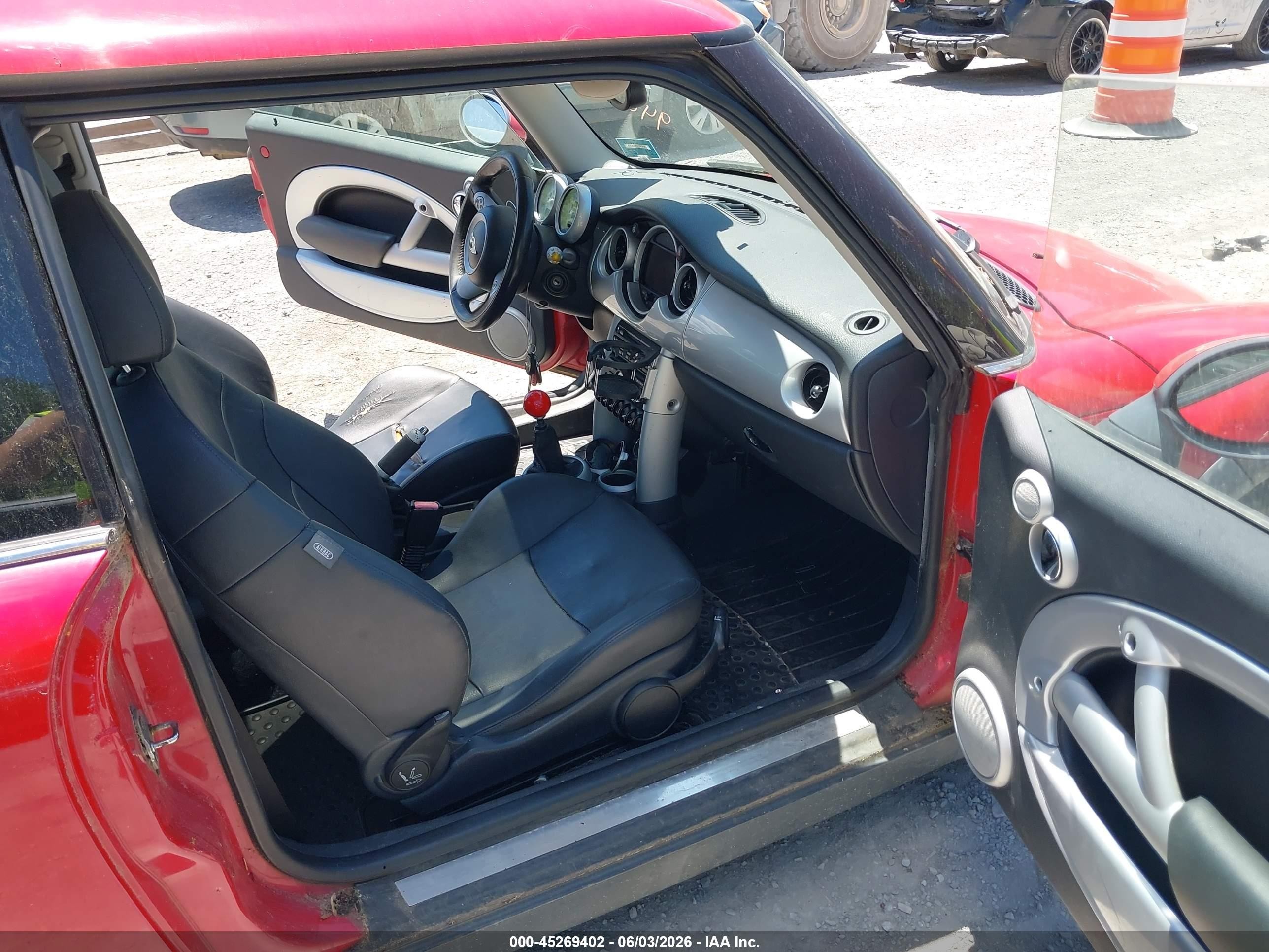 2005 Mini Cooper   Красный vin: WMWRC33585TK61029
