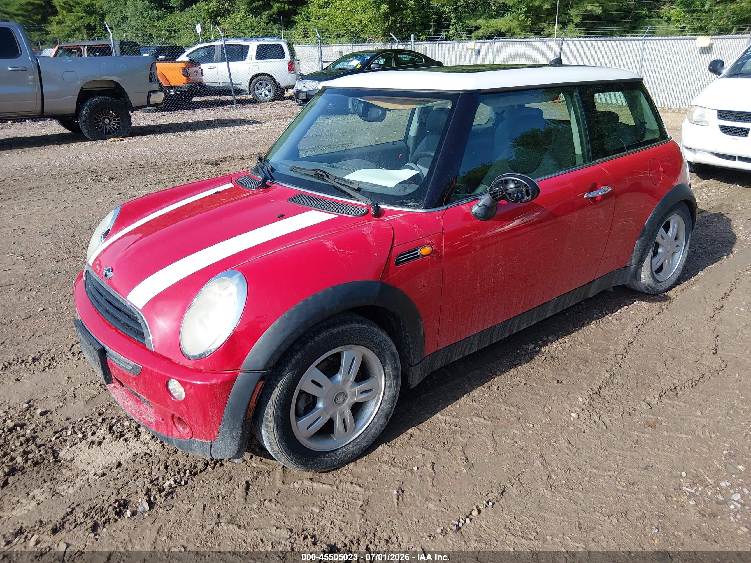 2006 Mini Cooper   Red vin: WMWRC33586TJ76077