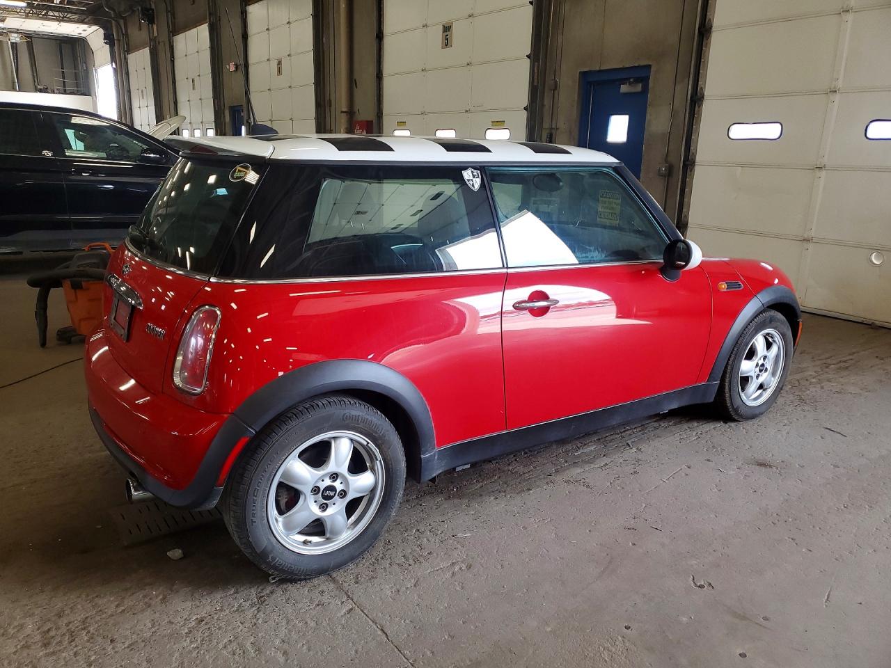 2006 Mini Cooper Red vin: WMWRC33586TK68614