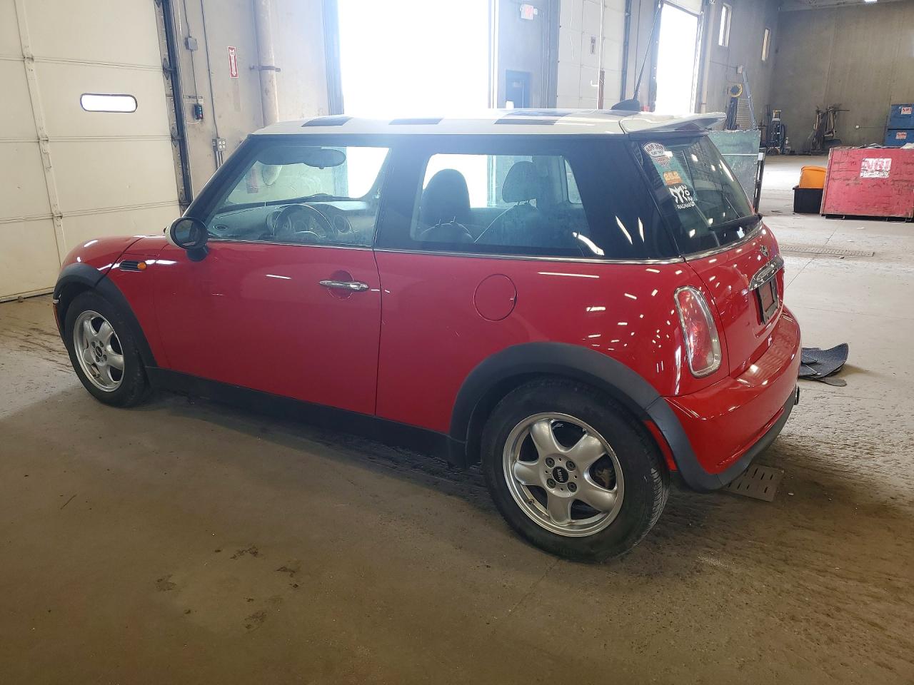 2006 Mini Cooper Red vin: WMWRC33586TK68614