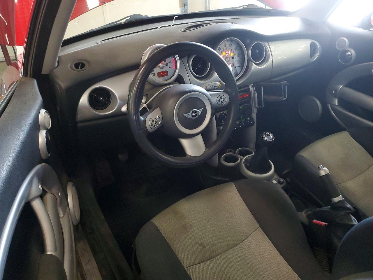 2006 Mini Cooper Red vin: WMWRC33586TK68614