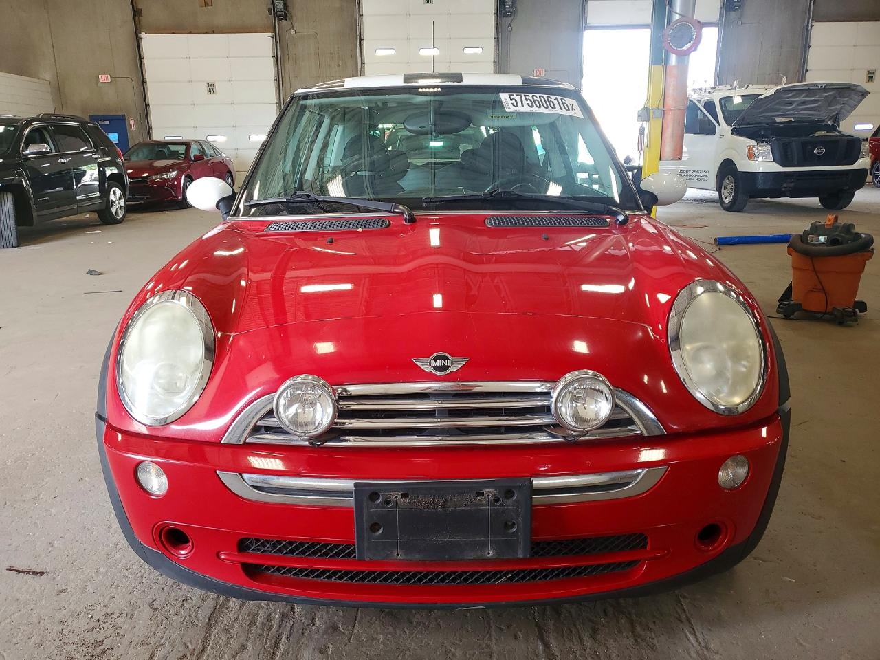 2006 Mini Cooper Red vin: WMWRC33586TK68614
