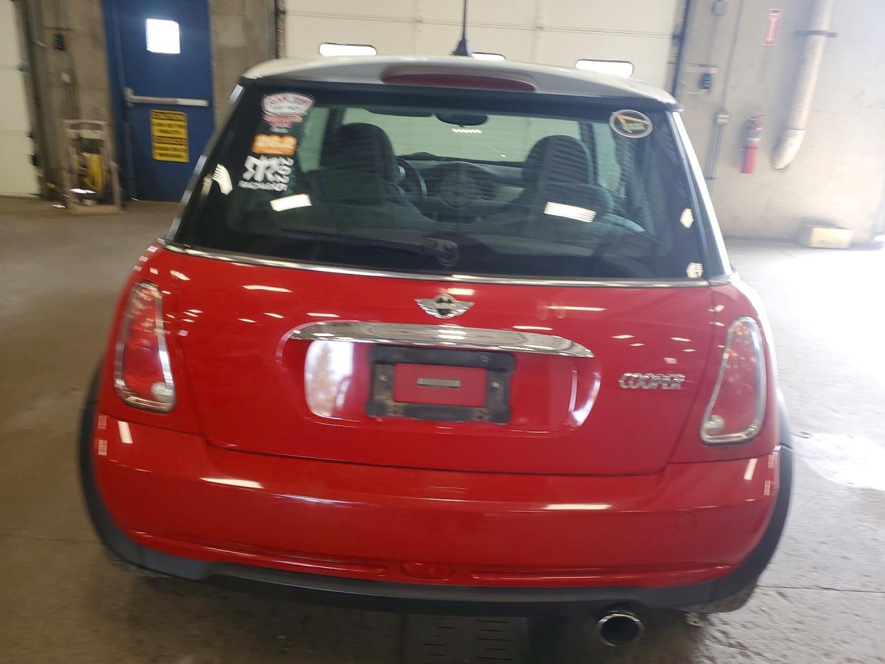 2006 Mini Cooper Red vin: WMWRC33586TK68614