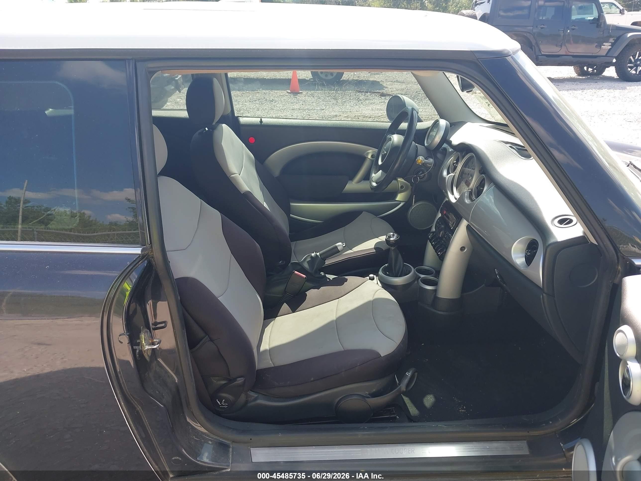 2006 Mini Cooper   Black vin: WMWRC33596TK65723