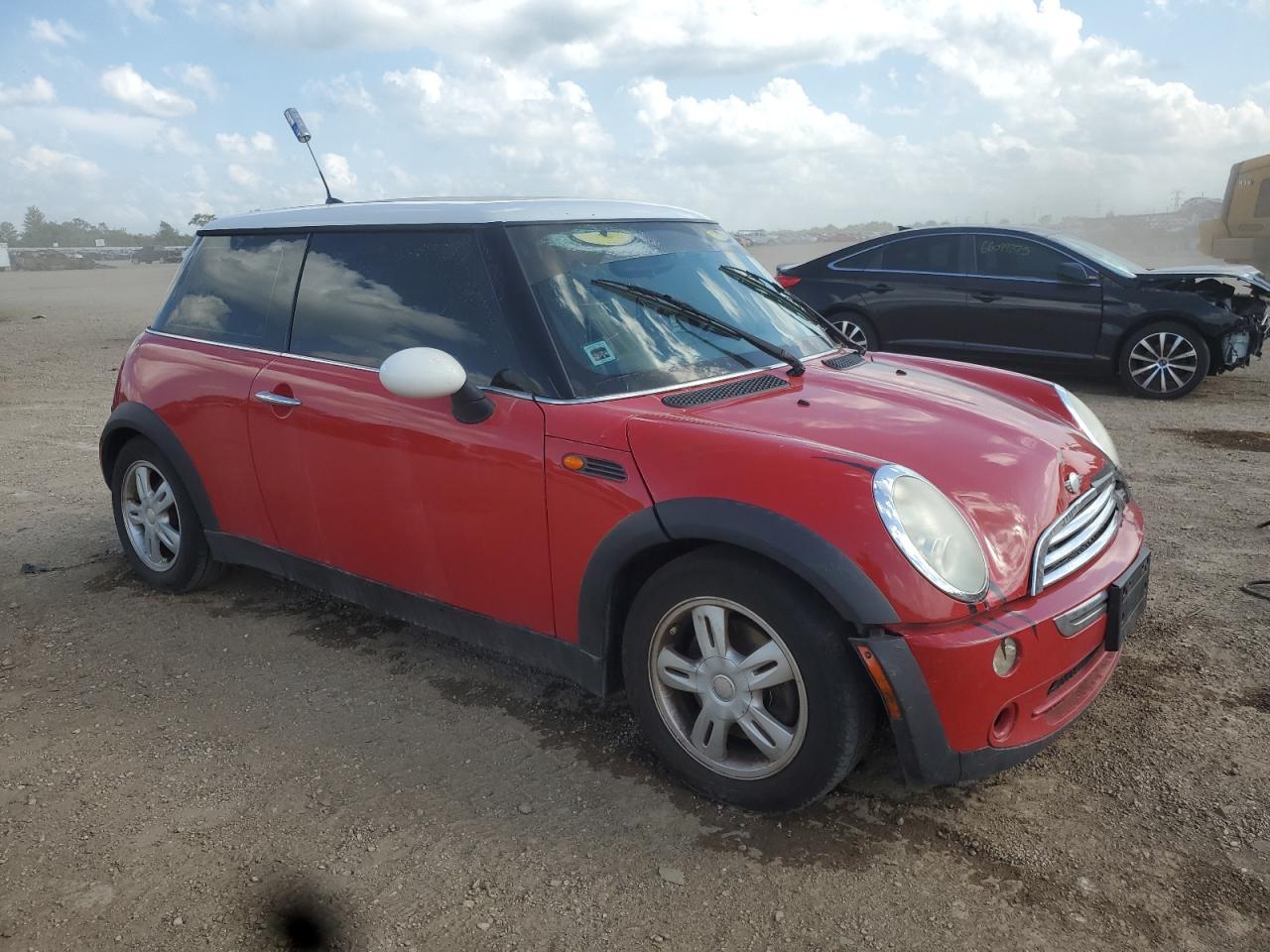 2006 Mini Cooper Red vin: WMWRC33596TK70386