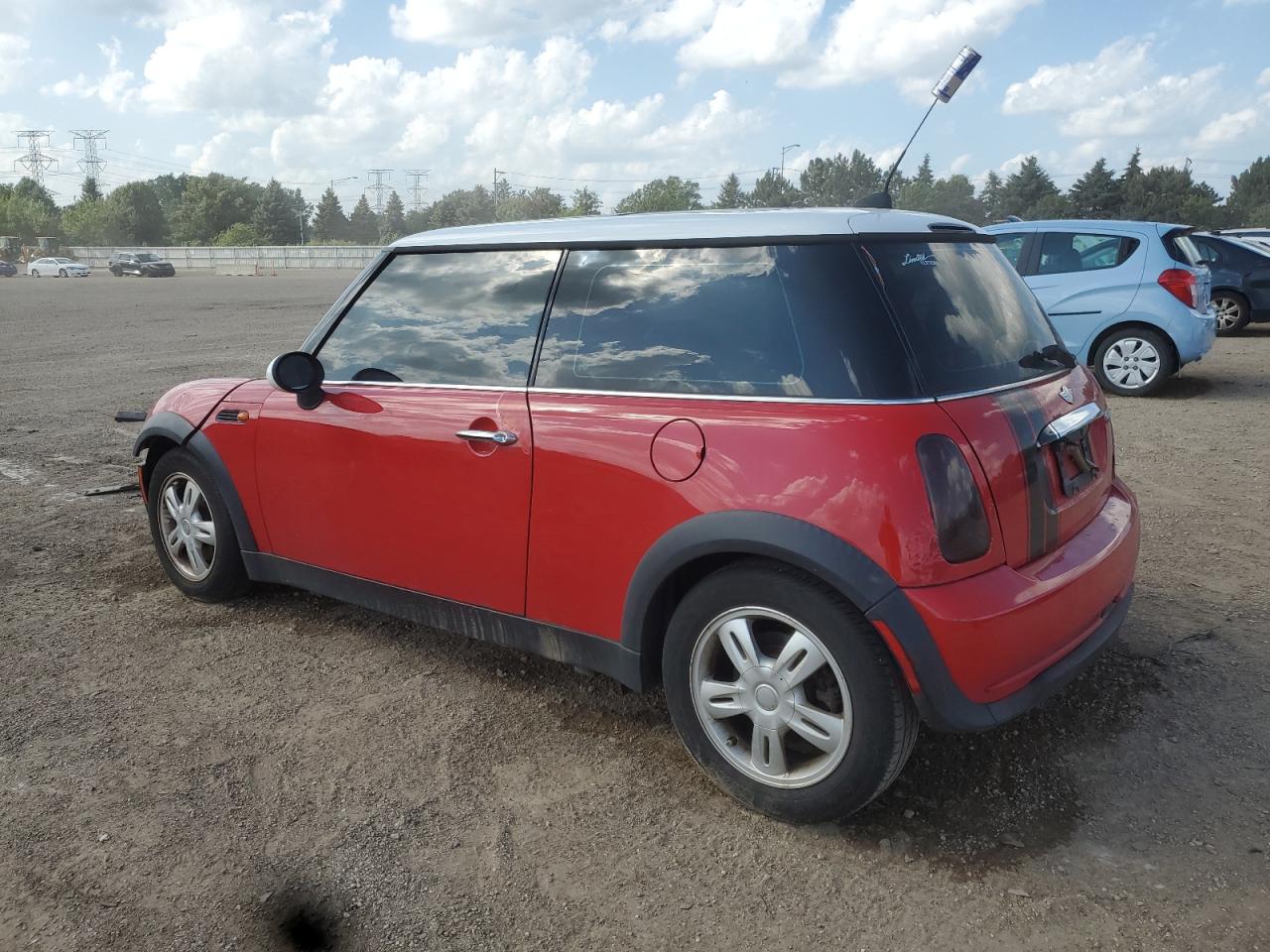2006 Mini Cooper Red vin: WMWRC33596TK70386