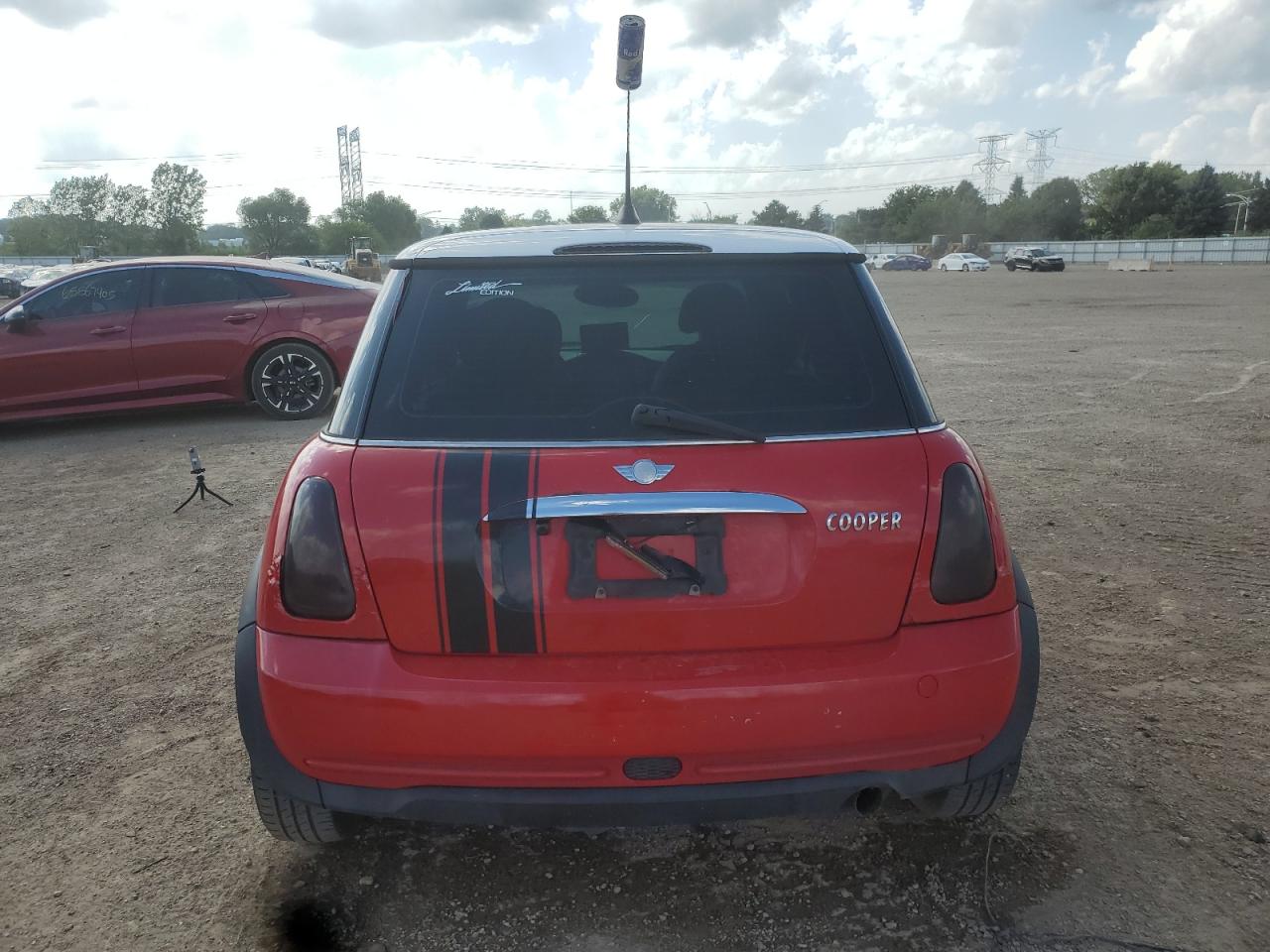 2006 Mini Cooper Red vin: WMWRC33596TK70386
