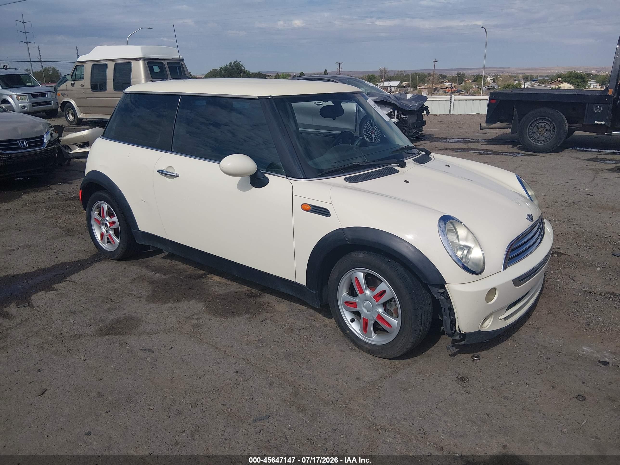 2006 Mini Cooper   White vin: WMWRC33596TK70548