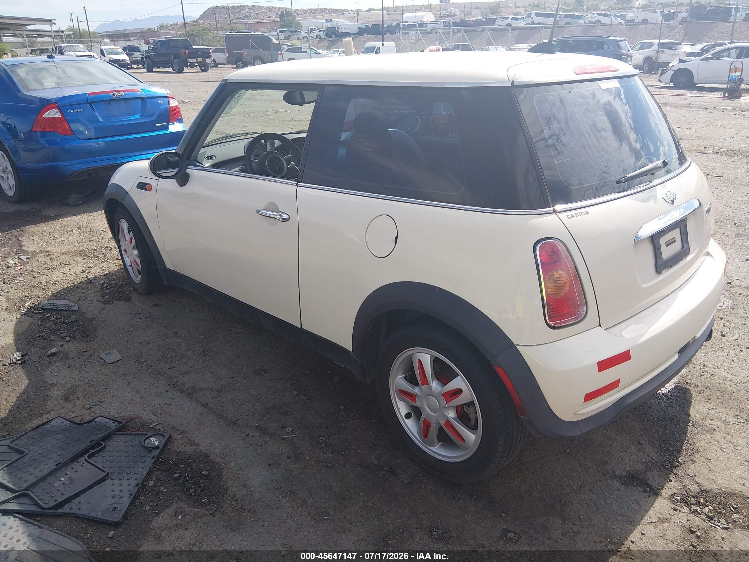 2006 Mini Cooper   White vin: WMWRC33596TK70548