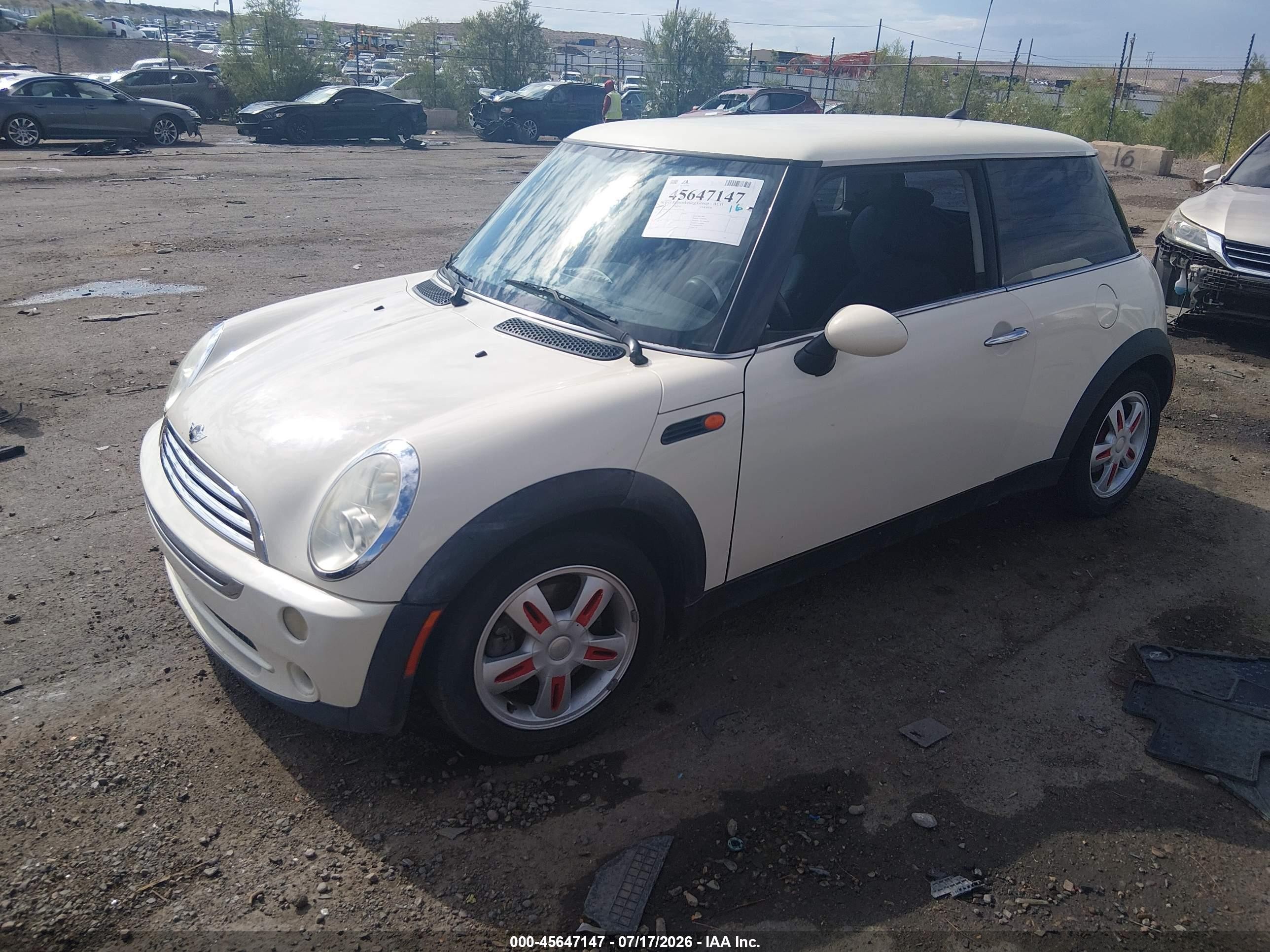 2006 Mini Cooper   White vin: WMWRC33596TK70548
