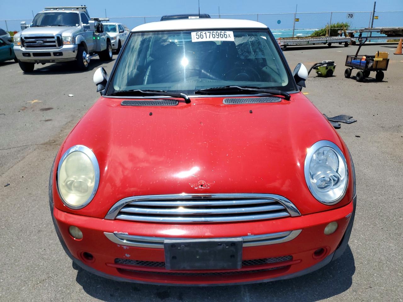 2006 Mini Cooper Red vin: WMWRC33596TK70873