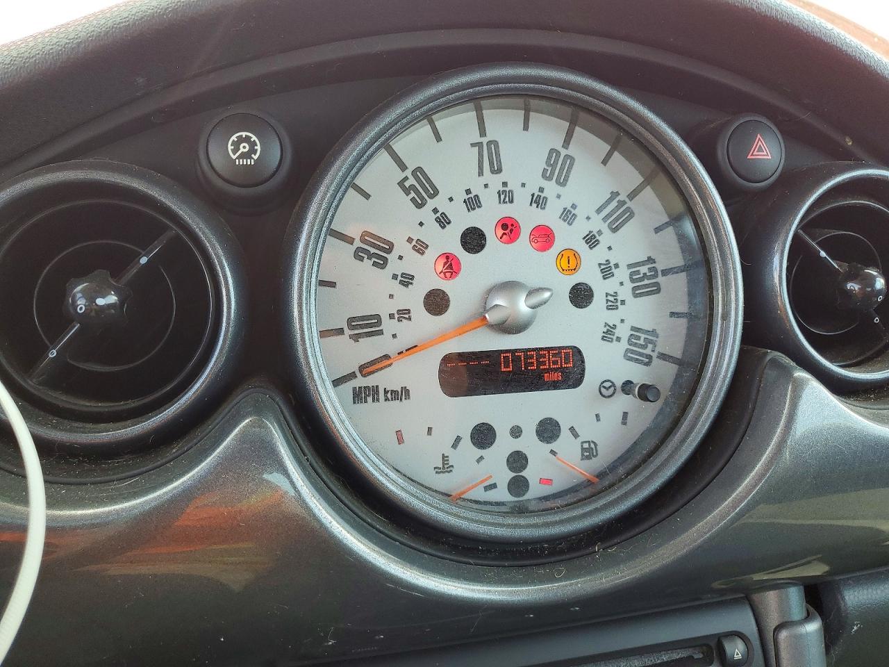2006 Mini Cooper Red vin: WMWRC33596TK70873