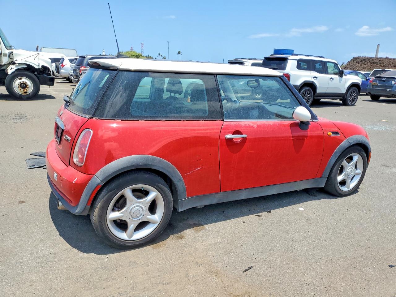 2006 Mini Cooper Red vin: WMWRC33596TK70873