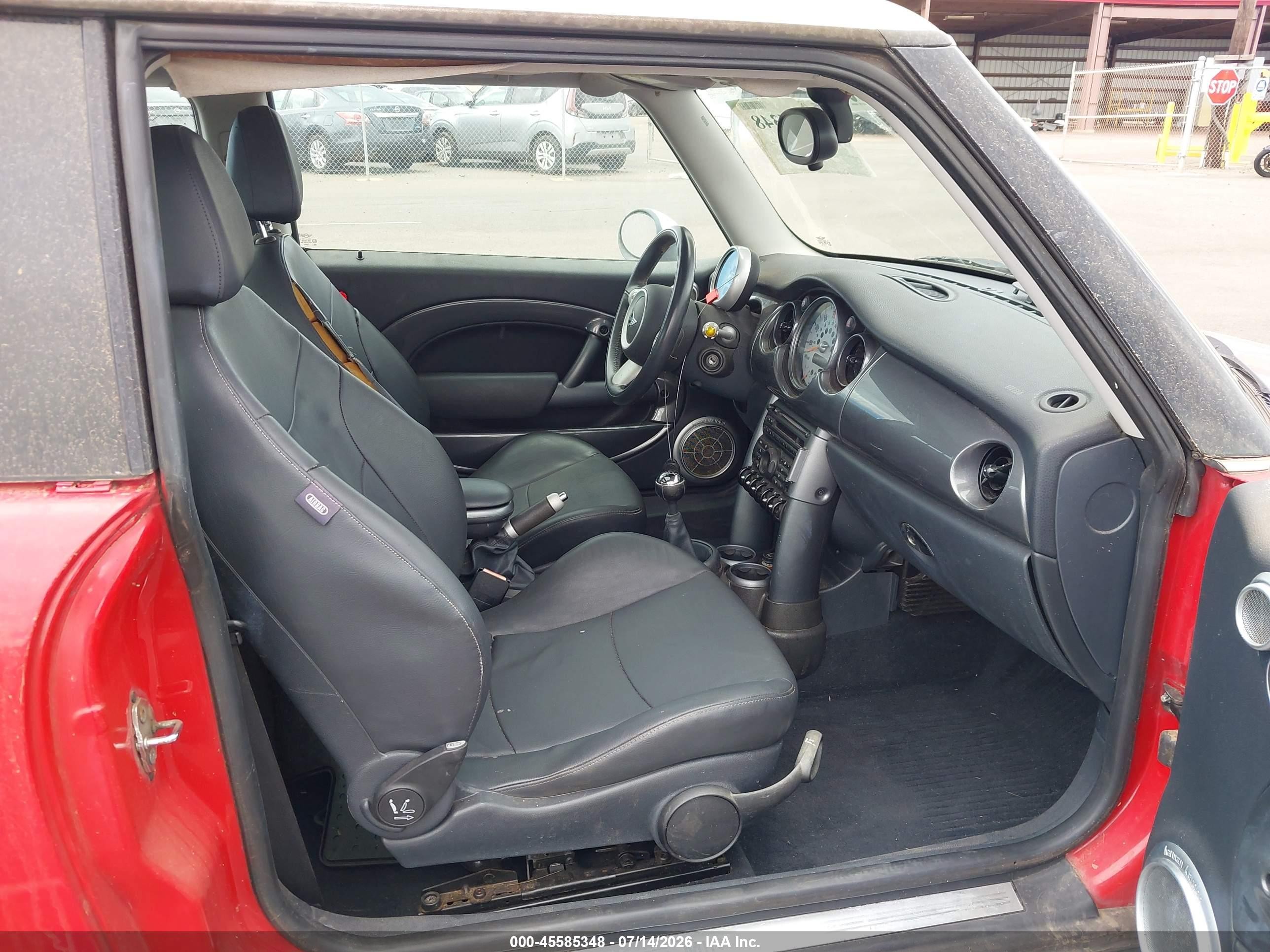 2006 Mini Cooper   Red vin: WMWRC33596TK70873