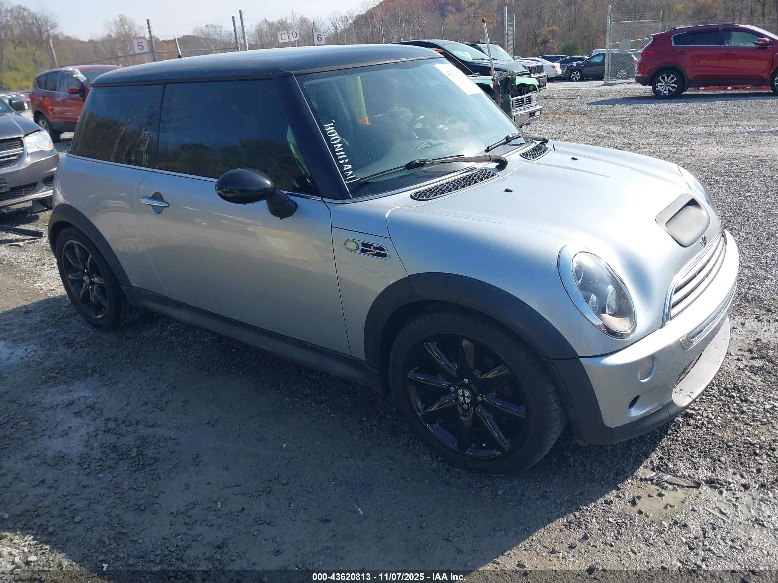 2002 Mini Cooper S   Silver vin: WMWRE33422TD50868