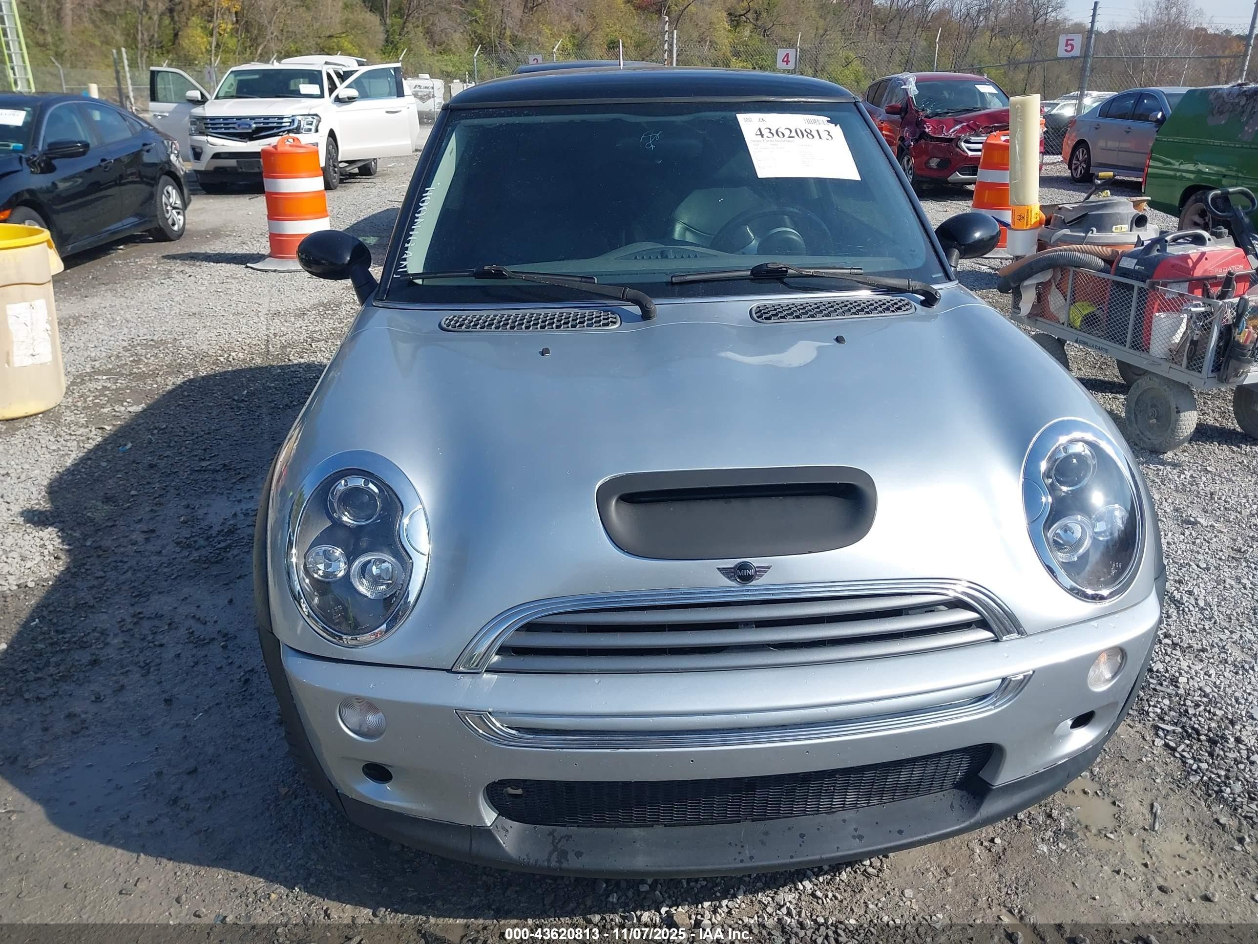 2002 Mini Cooper S   Silver vin: WMWRE33422TD50868