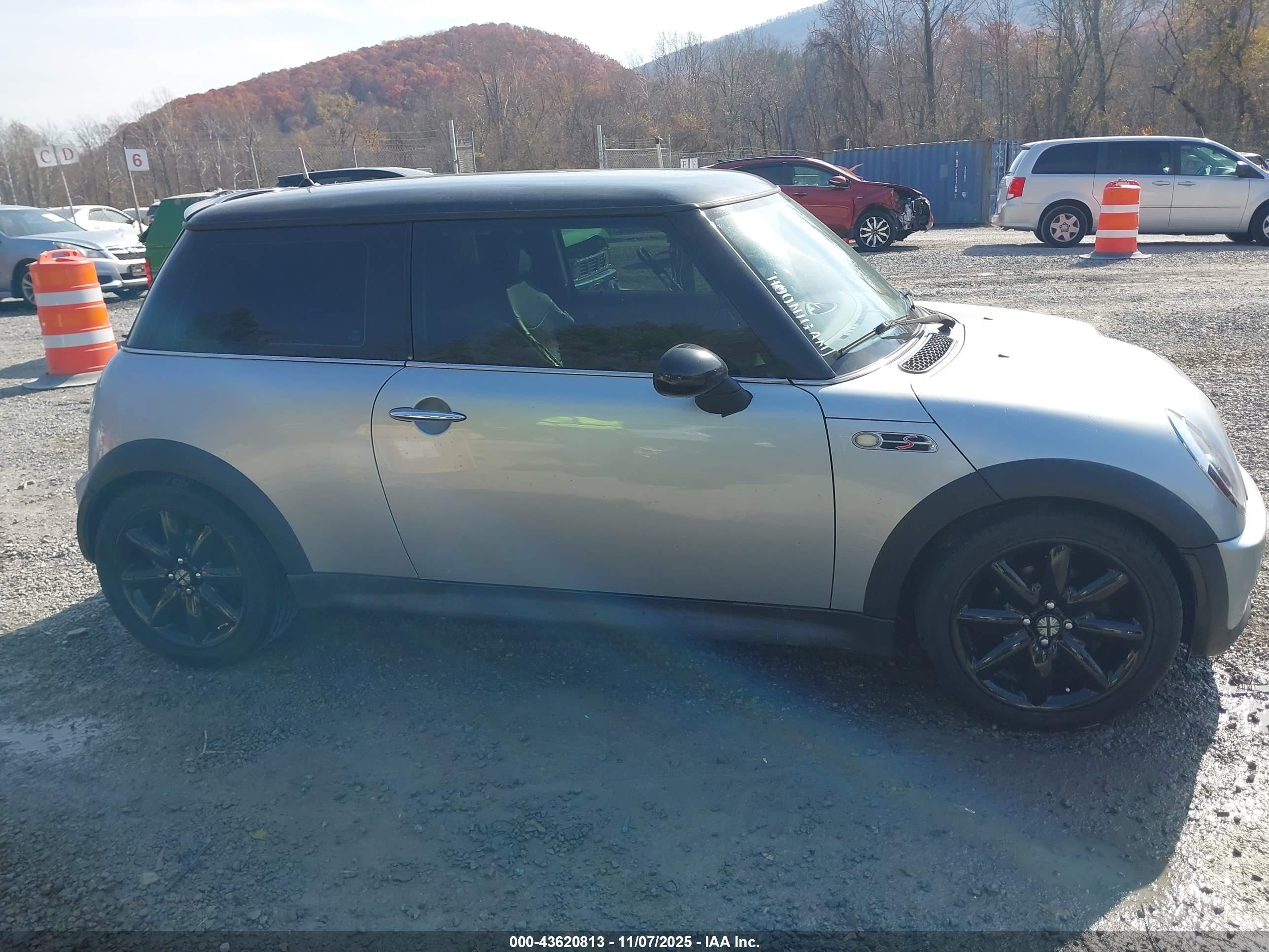 2002 Mini Cooper S   Silver vin: WMWRE33422TD50868