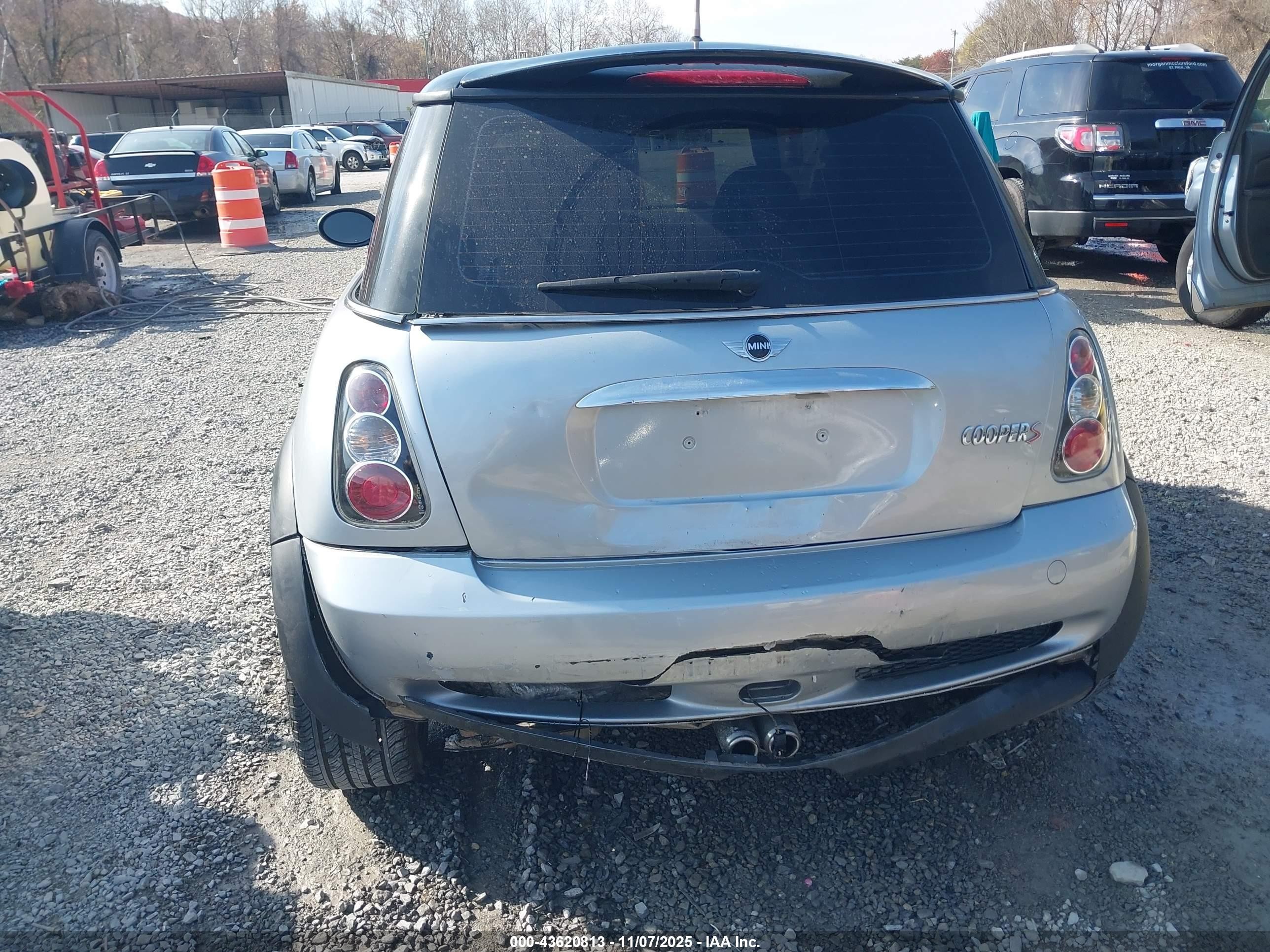 2002 Mini Cooper S   Silver vin: WMWRE33422TD50868