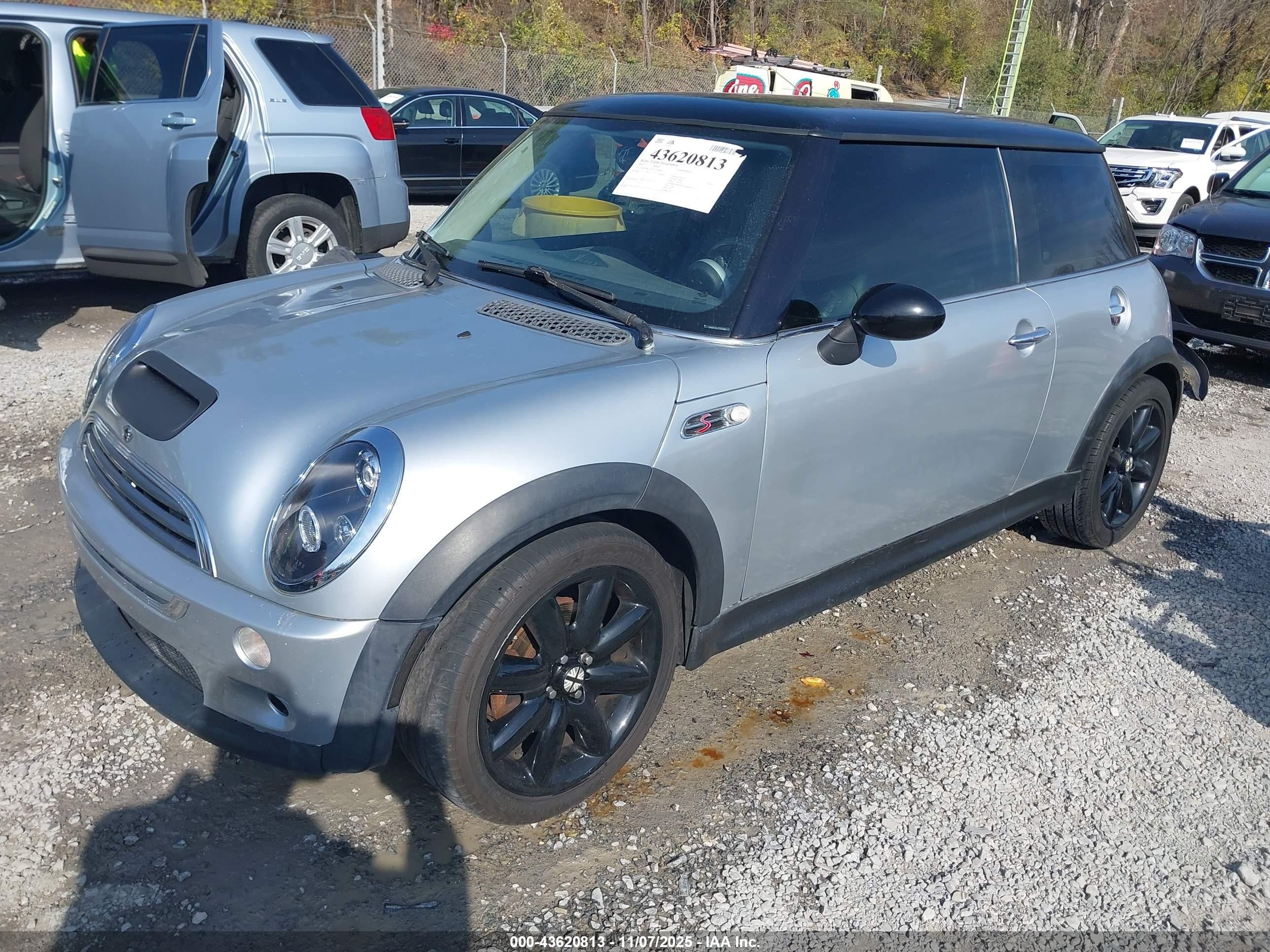 2002 Mini Cooper S   Silver vin: WMWRE33422TD50868