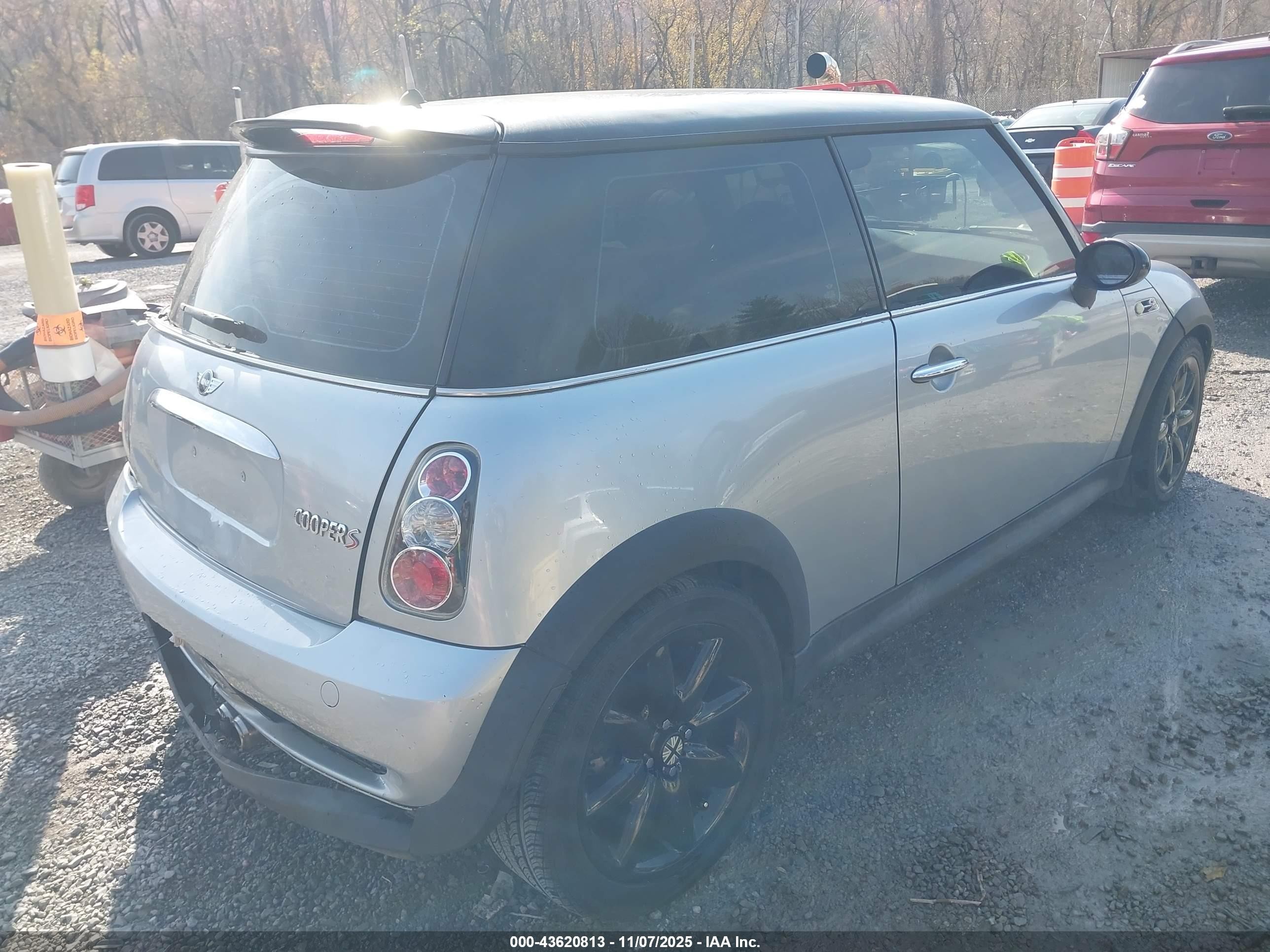 2002 Mini Cooper S   Silver vin: WMWRE33422TD50868