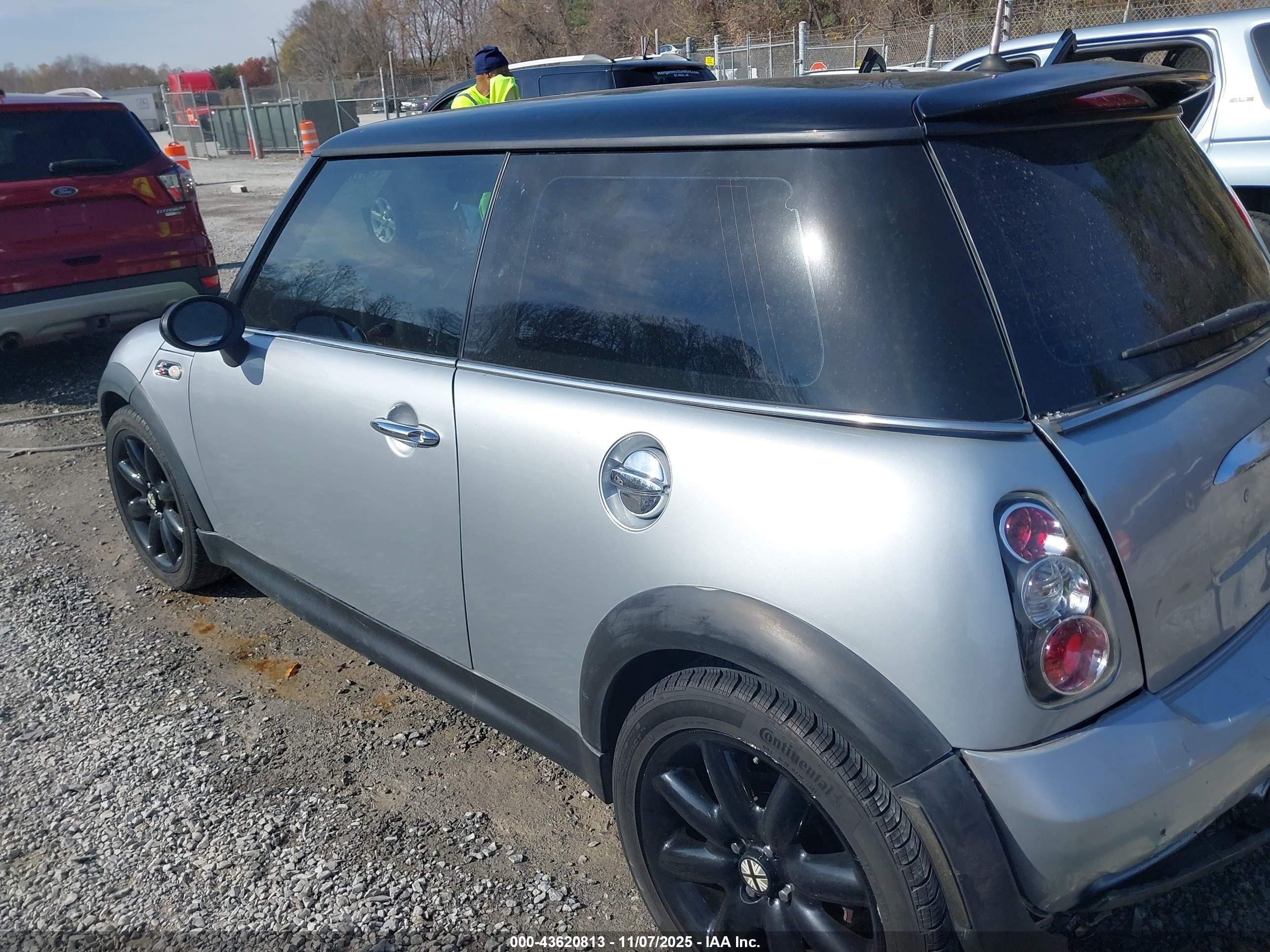 2002 Mini Cooper S   Silver vin: WMWRE33422TD50868