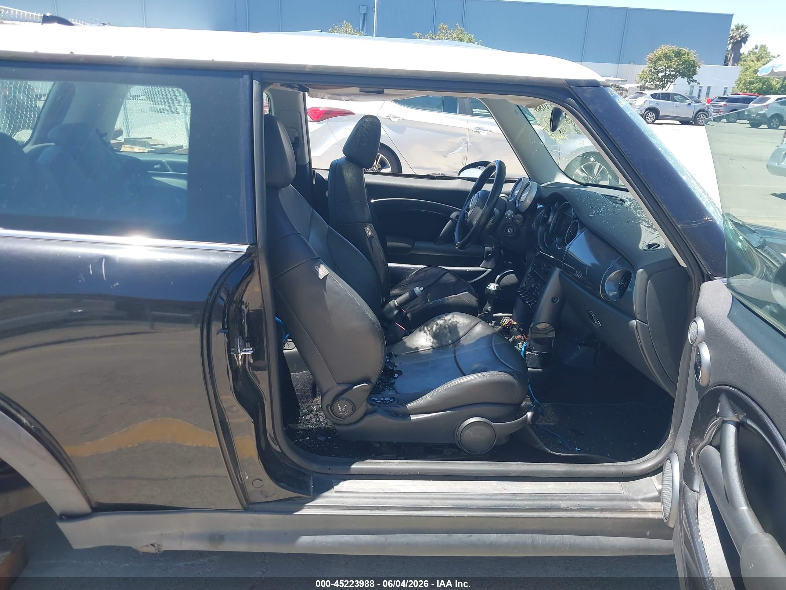 2004 Mini Cooper S   Black vin: WMWRE33434TD79265
