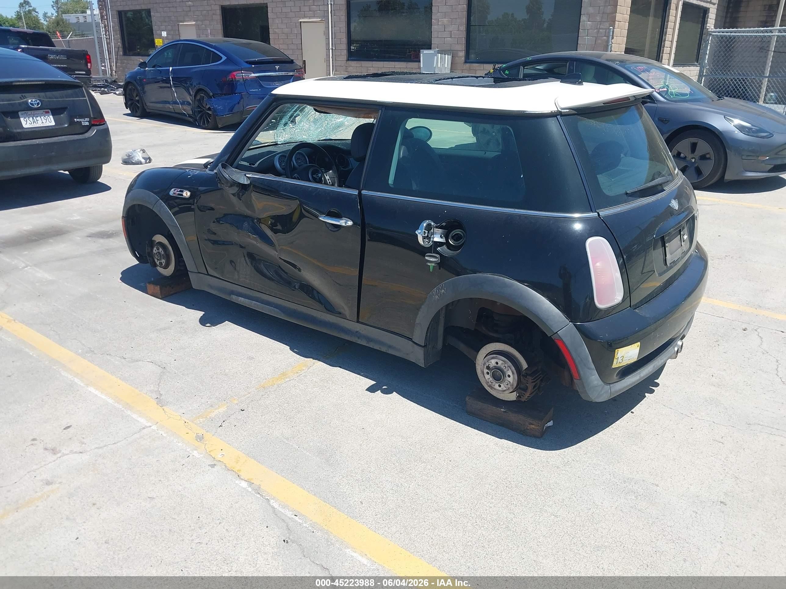 2004 Mini Cooper S   Black vin: WMWRE33434TD79265