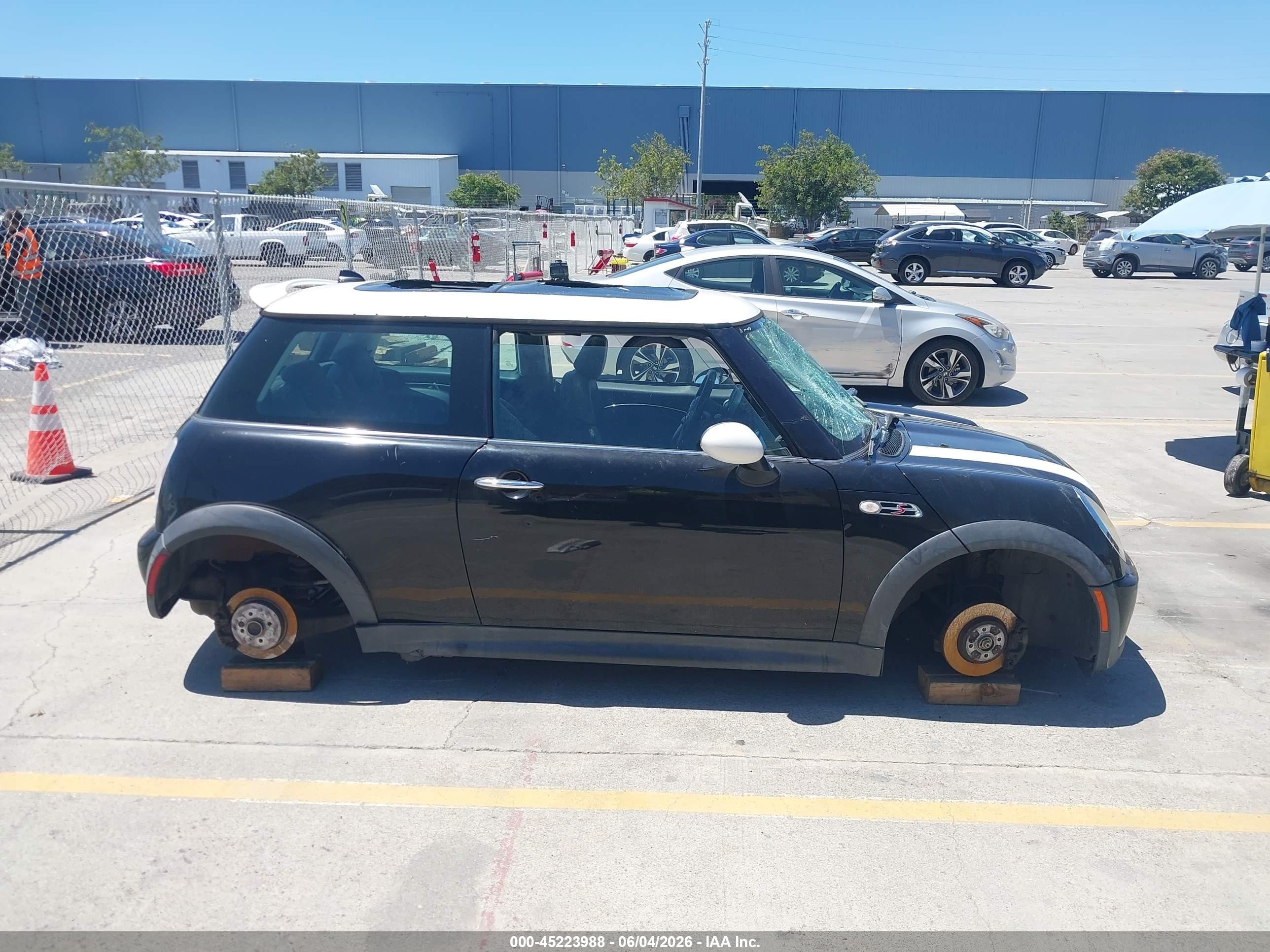 2004 Mini Cooper S   Black vin: WMWRE33434TD79265