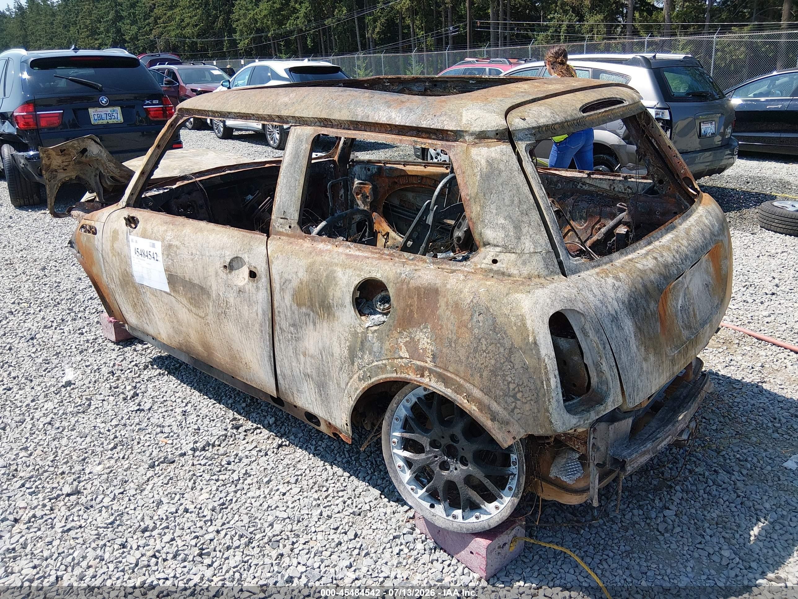 2005 Mini Cooper S   Коричневый vin: WMWRE33435TD93152