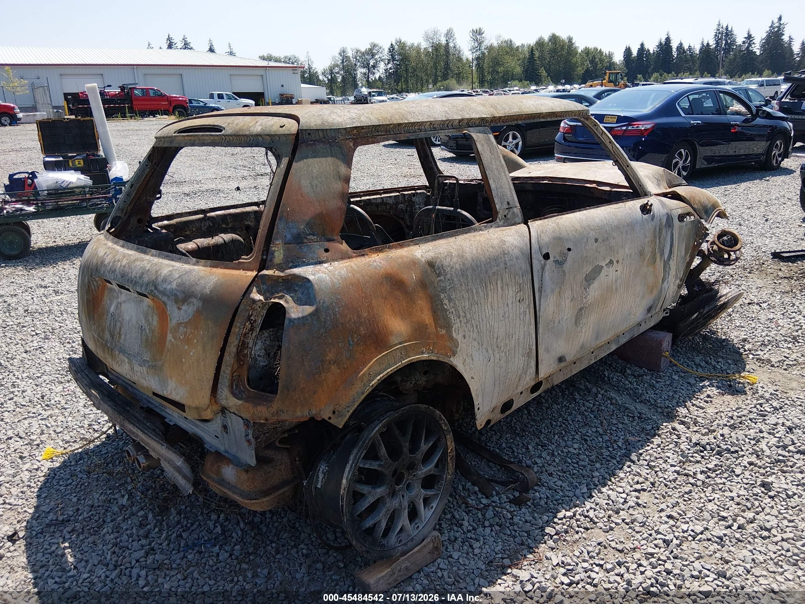 2005 Mini Cooper S   Коричневый vin: WMWRE33435TD93152