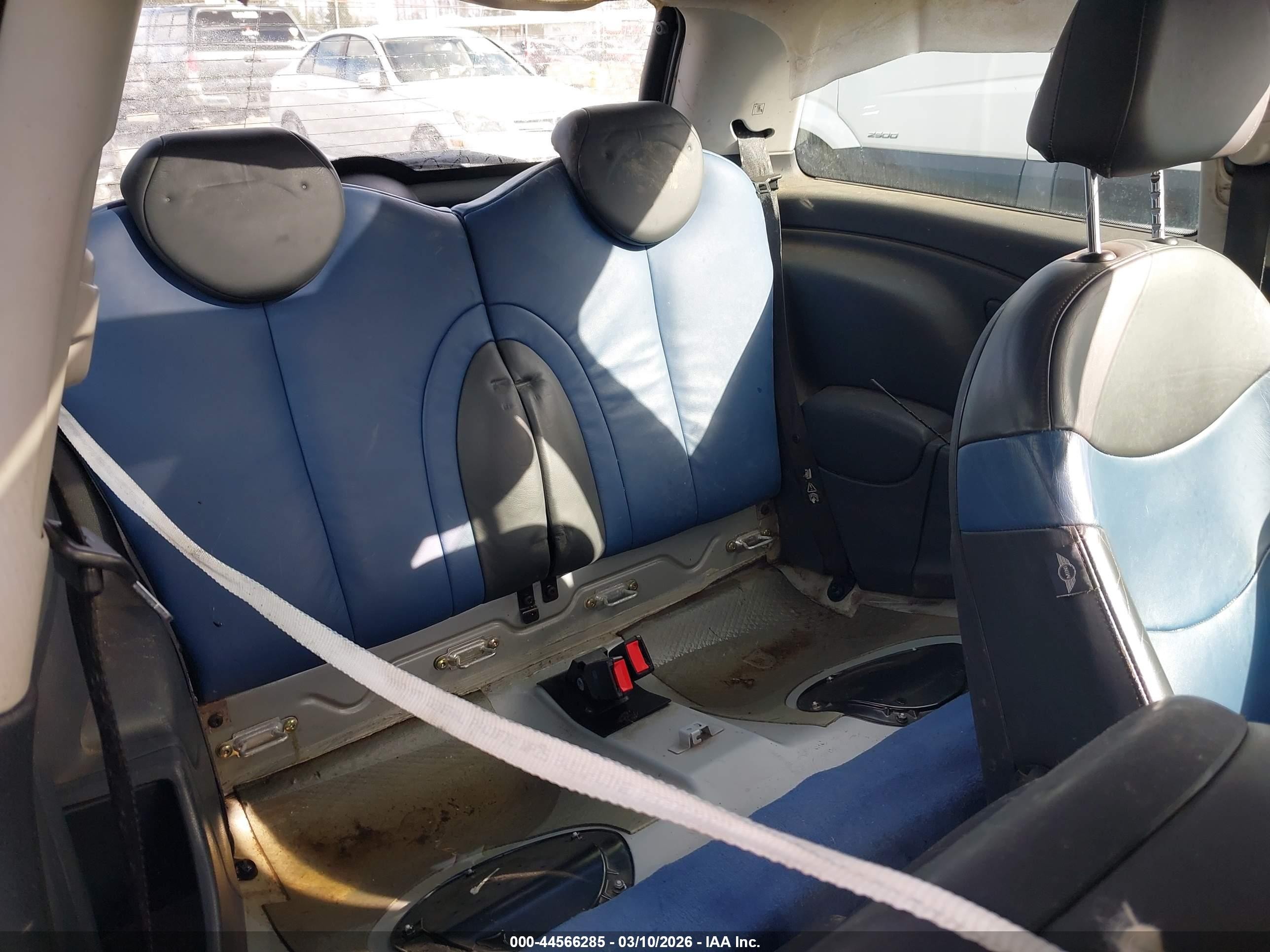 2002 Mini Cooper S   Серебряный vin: WMWRE33442TD55893