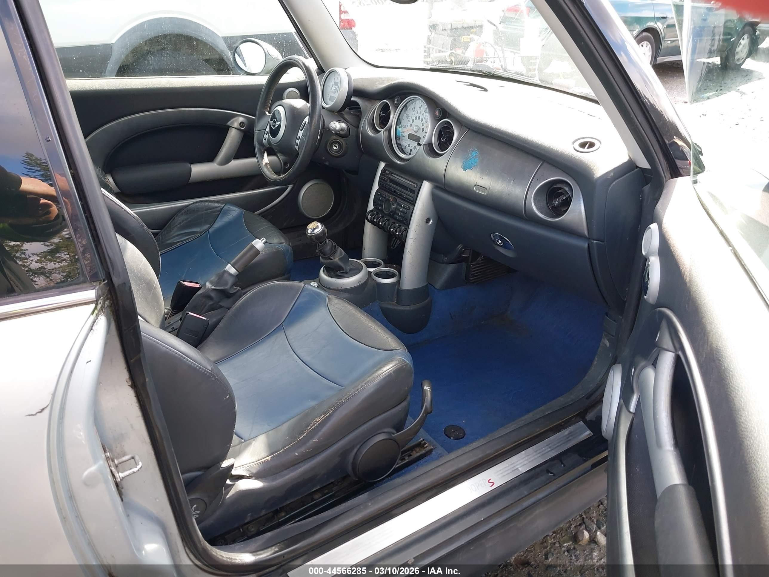 2002 Mini Cooper S   Серебряный vin: WMWRE33442TD55893
