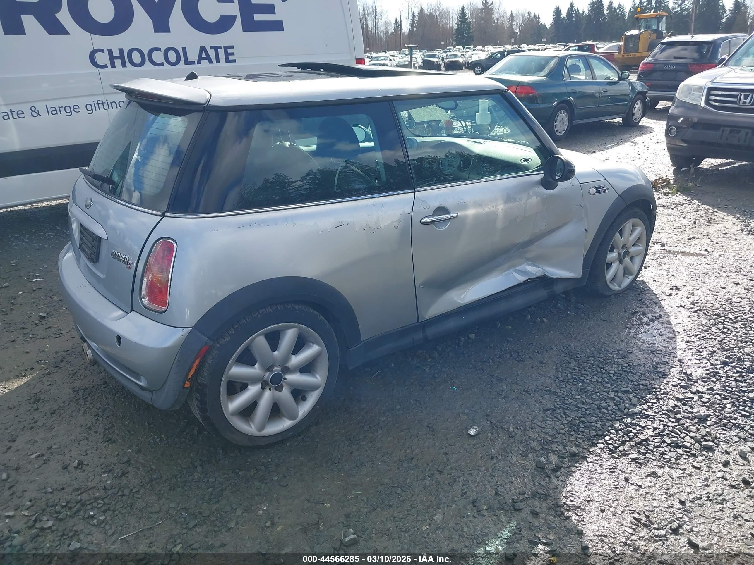 2002 Mini Cooper S   Серебряный vin: WMWRE33442TD55893