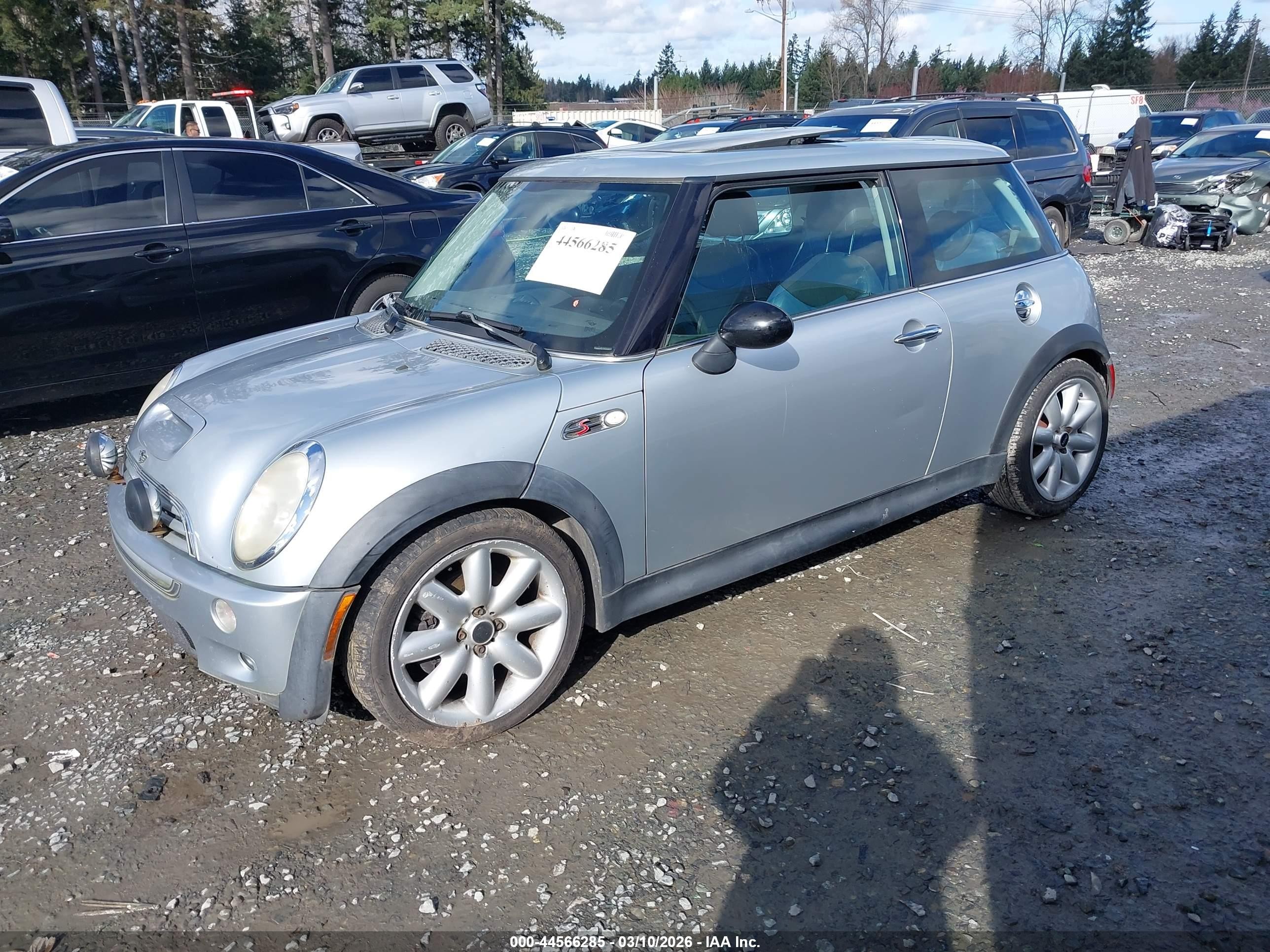 2002 Mini Cooper S   Серебряный vin: WMWRE33442TD55893