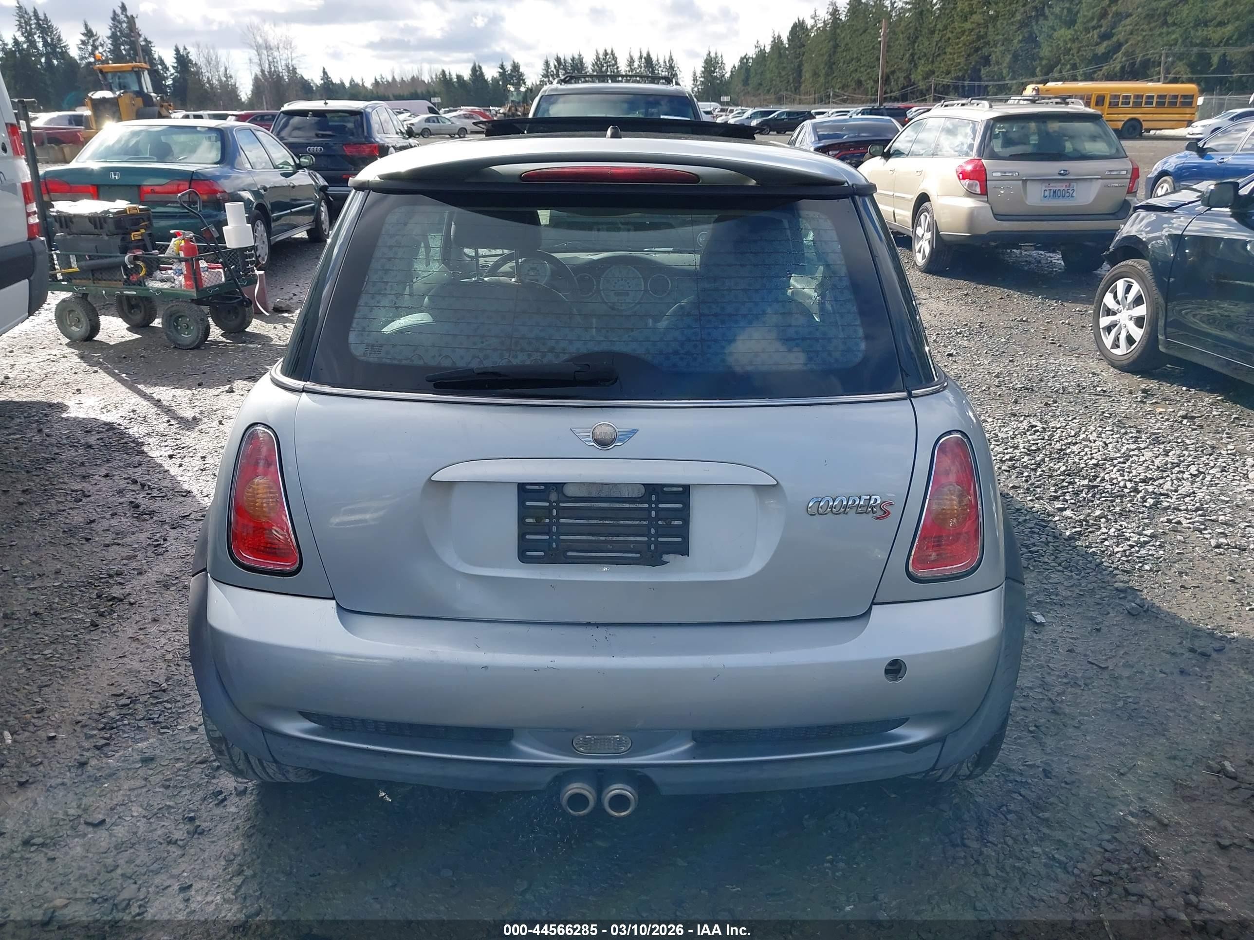2002 Mini Cooper S   Серебряный vin: WMWRE33442TD55893