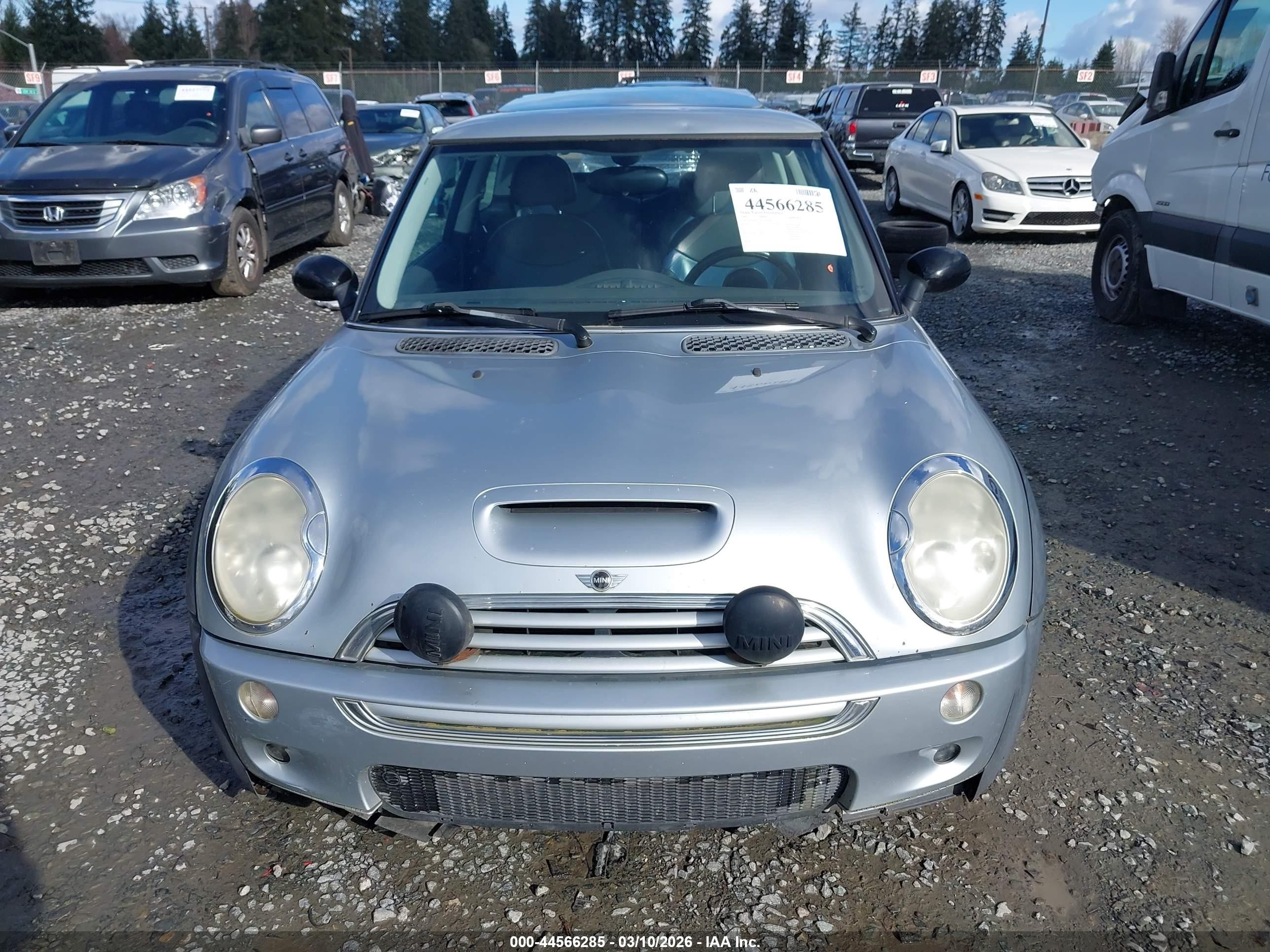 2002 Mini Cooper S   Серебряный vin: WMWRE33442TD55893
