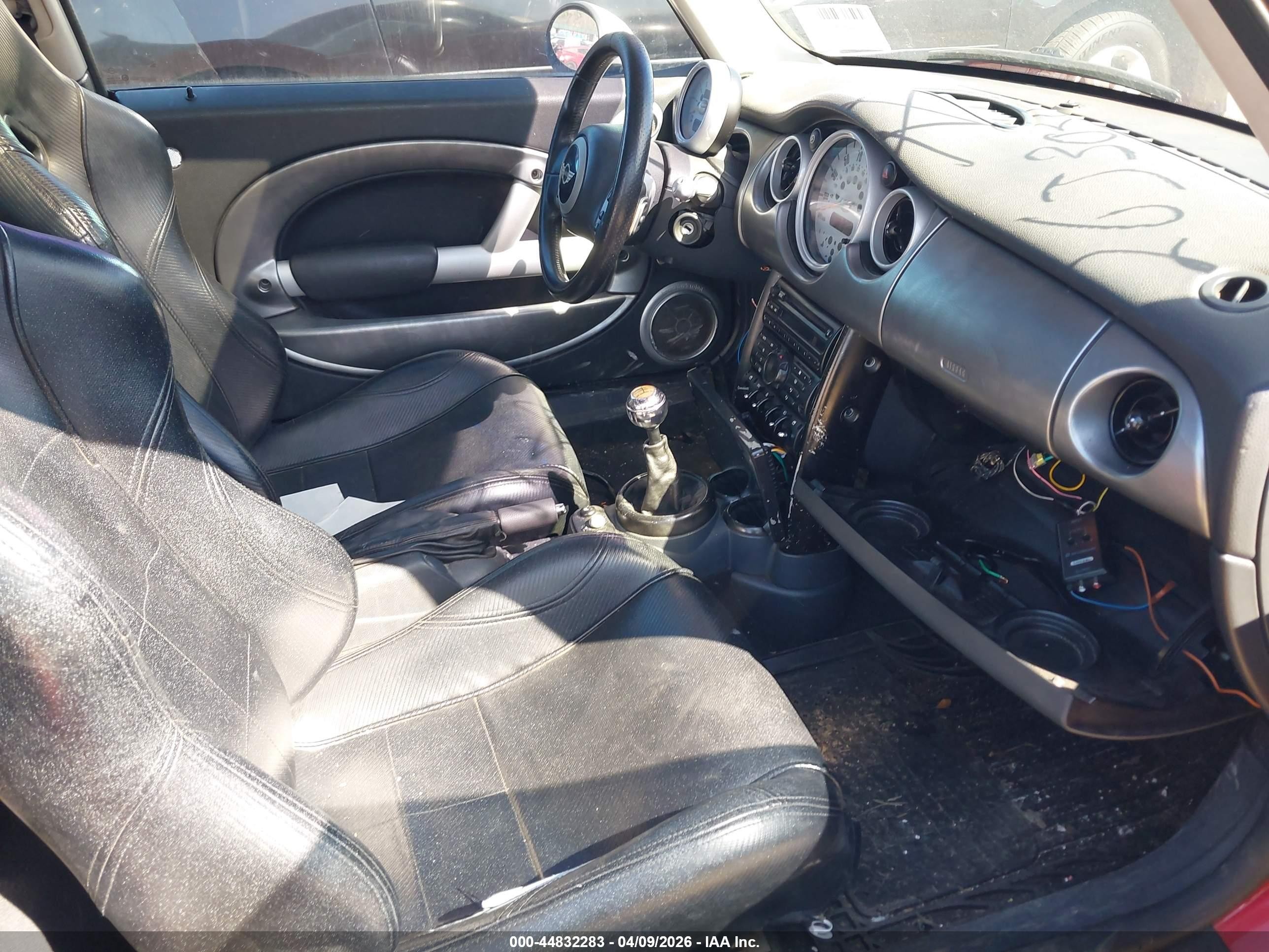 2003 Mini Cooper S   Red vin: WMWRE33463TD72373
