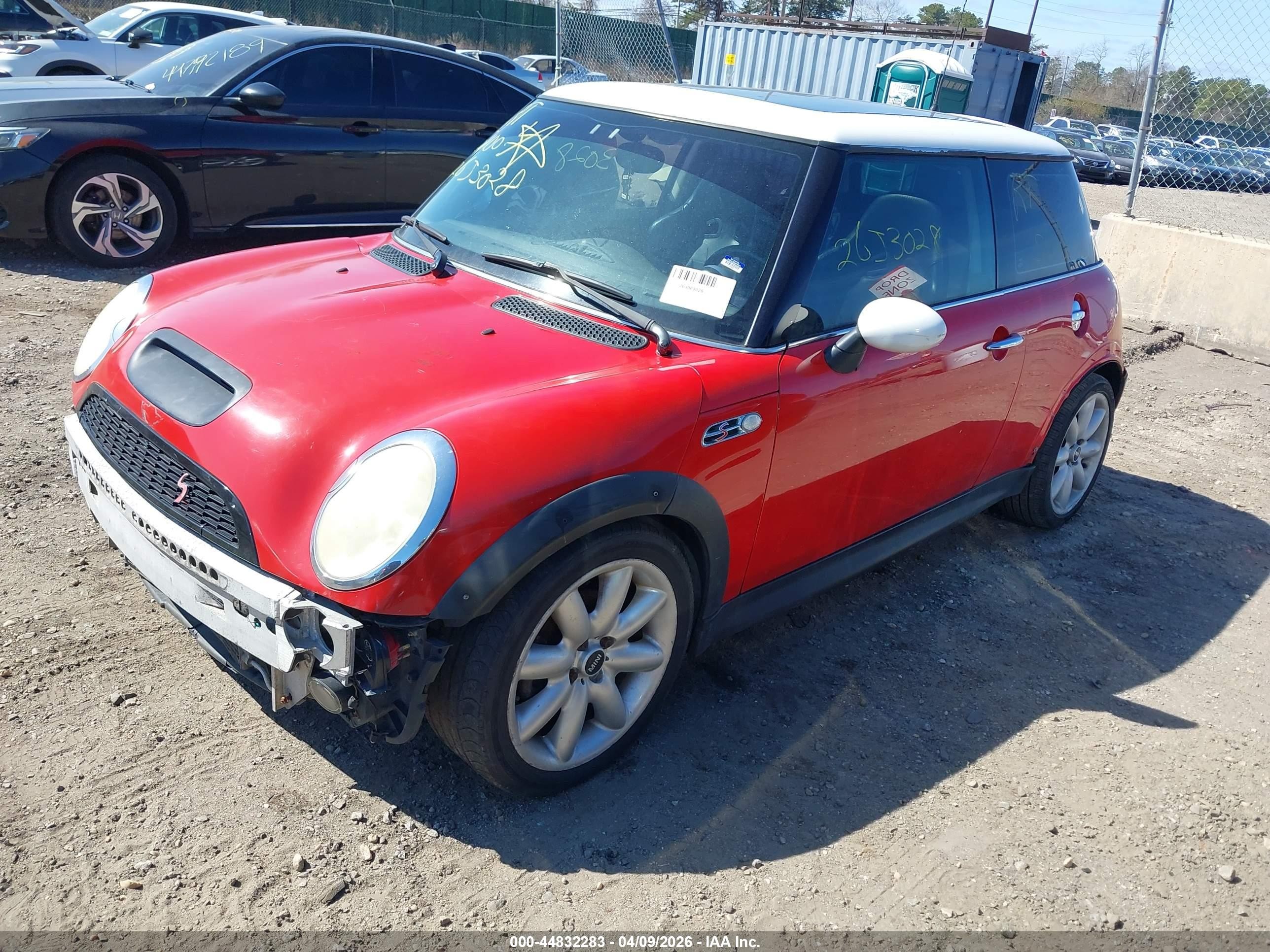 2003 Mini Cooper S   Red vin: WMWRE33463TD72373
