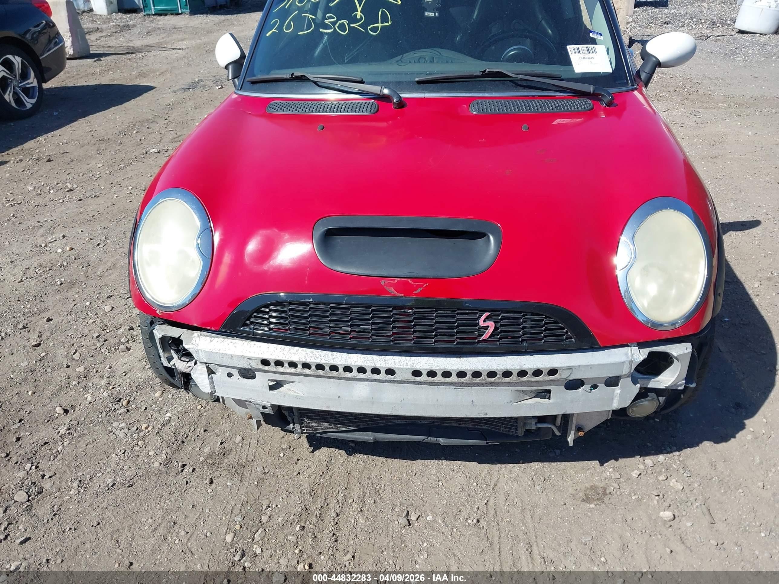 2003 Mini Cooper S   Red vin: WMWRE33463TD72373