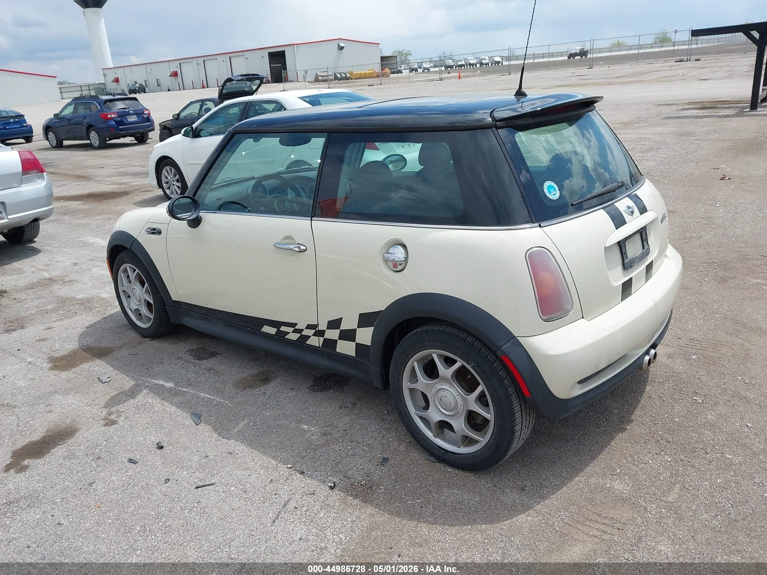 2004 Mini Cooper S   White vin: WMWRE33464TD75209