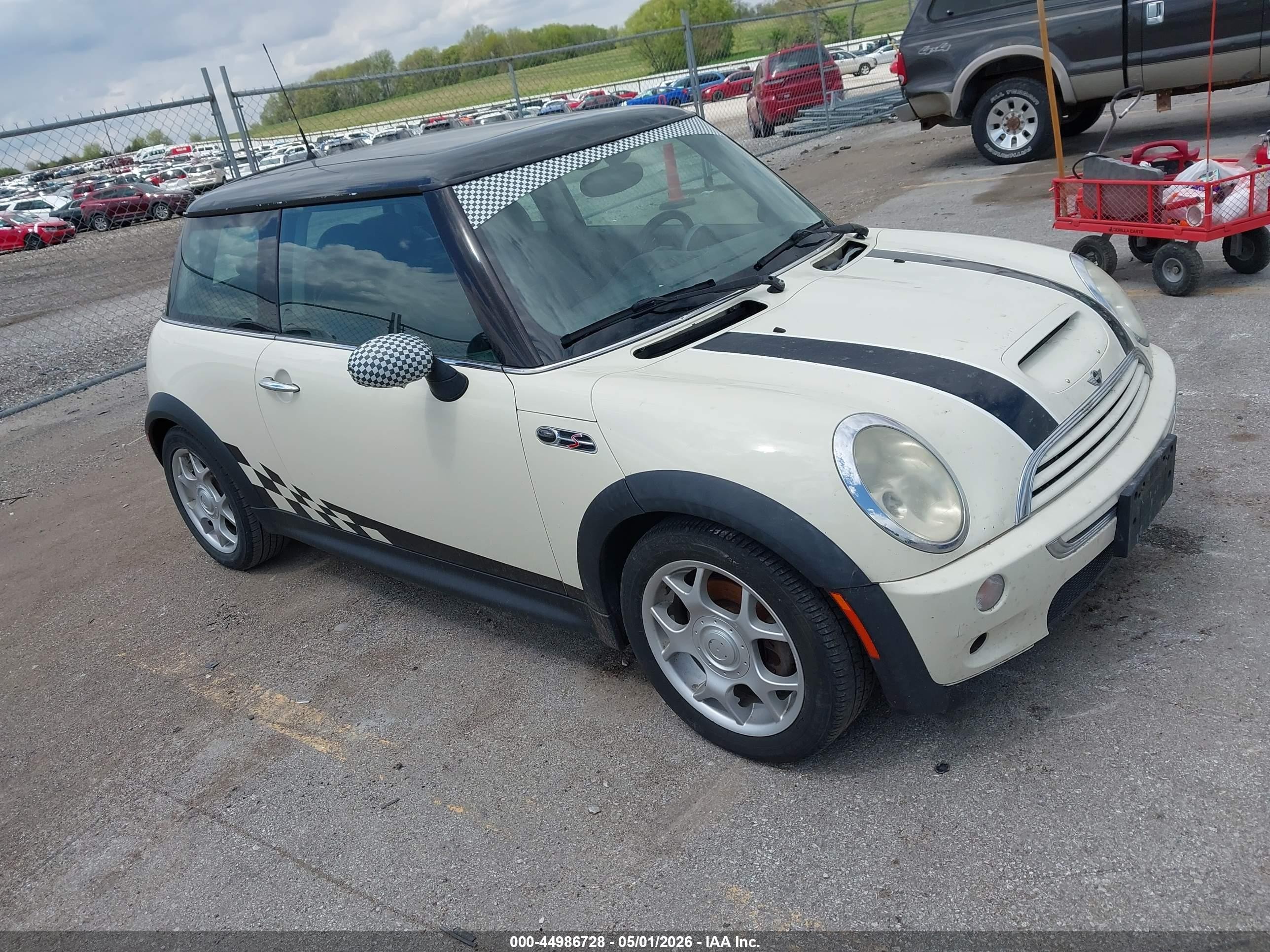 2004 Mini Cooper S   White vin: WMWRE33464TD75209
