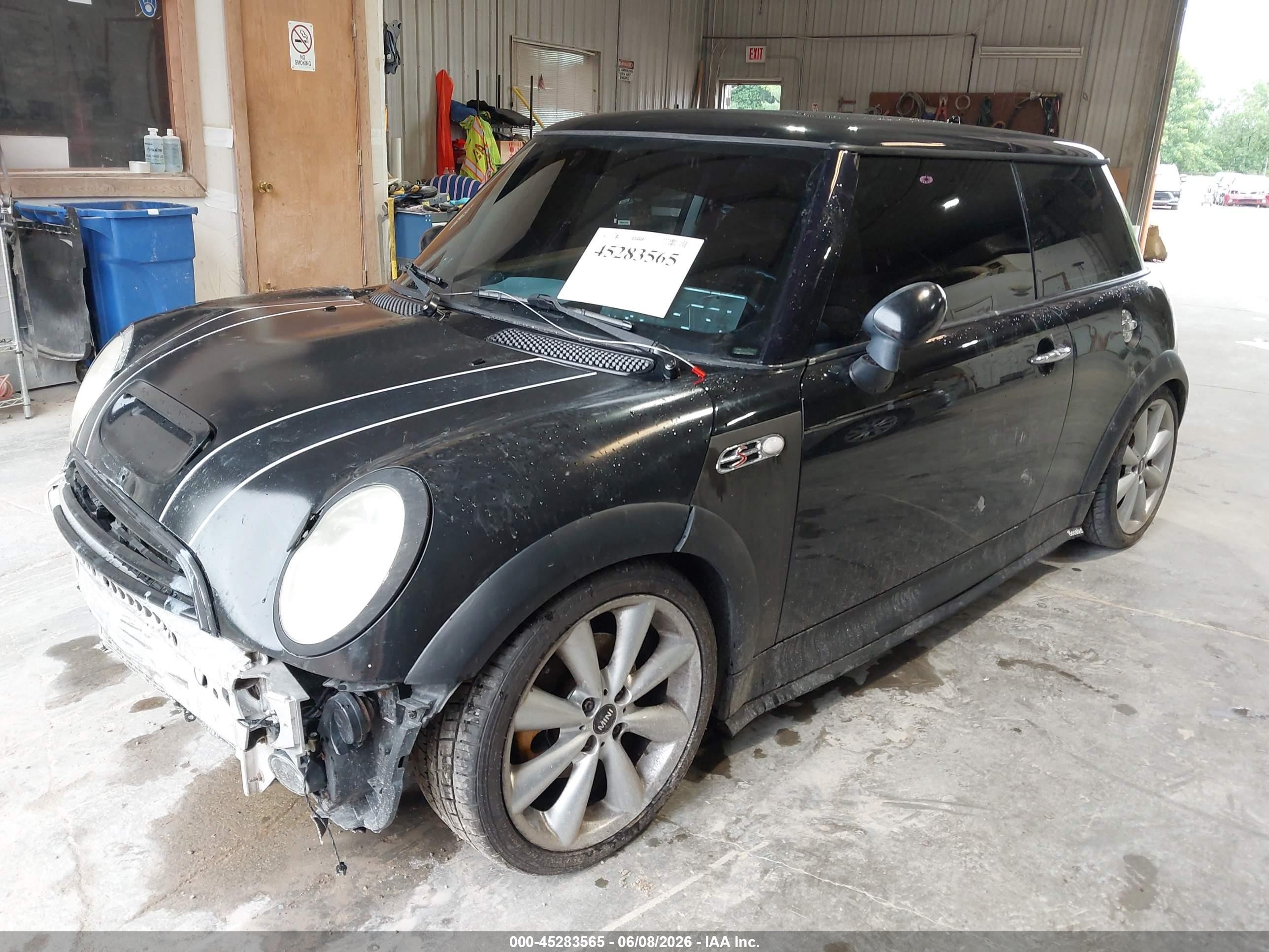 2004 Mini Cooper S   Black vin: WMWRE33464TD80832