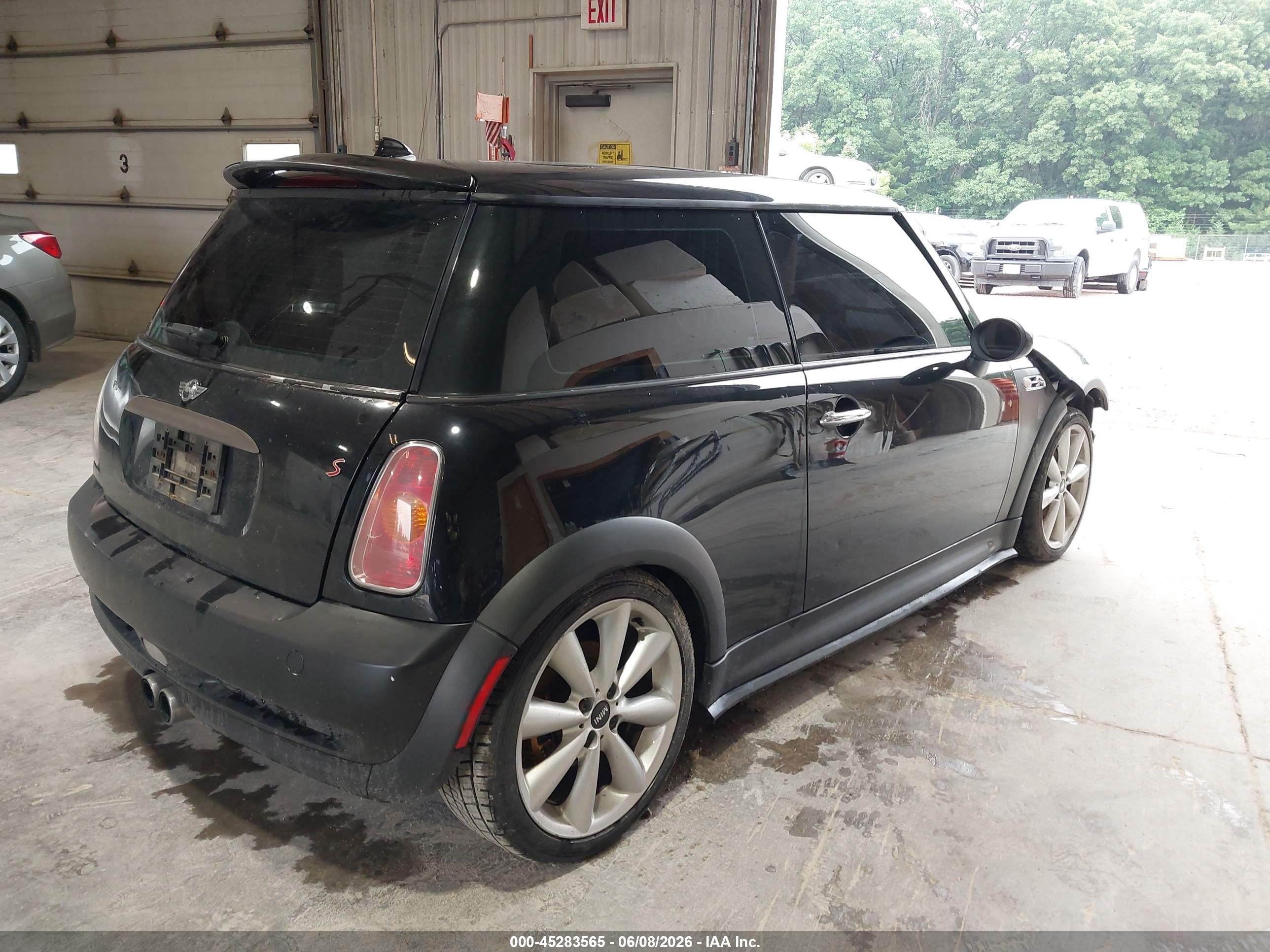 2004 Mini Cooper S   Black vin: WMWRE33464TD80832