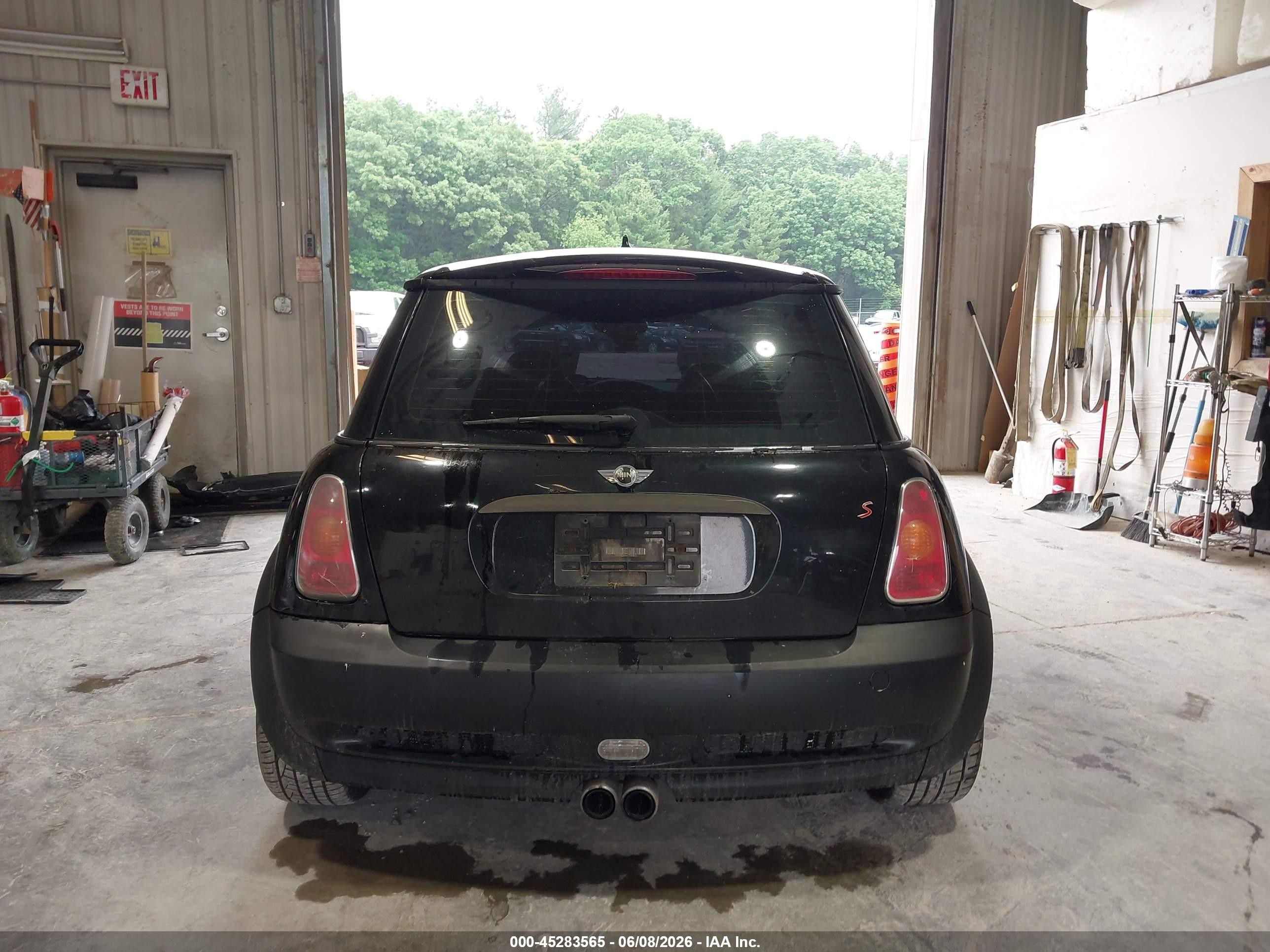 2004 Mini Cooper S   Black vin: WMWRE33464TD80832
