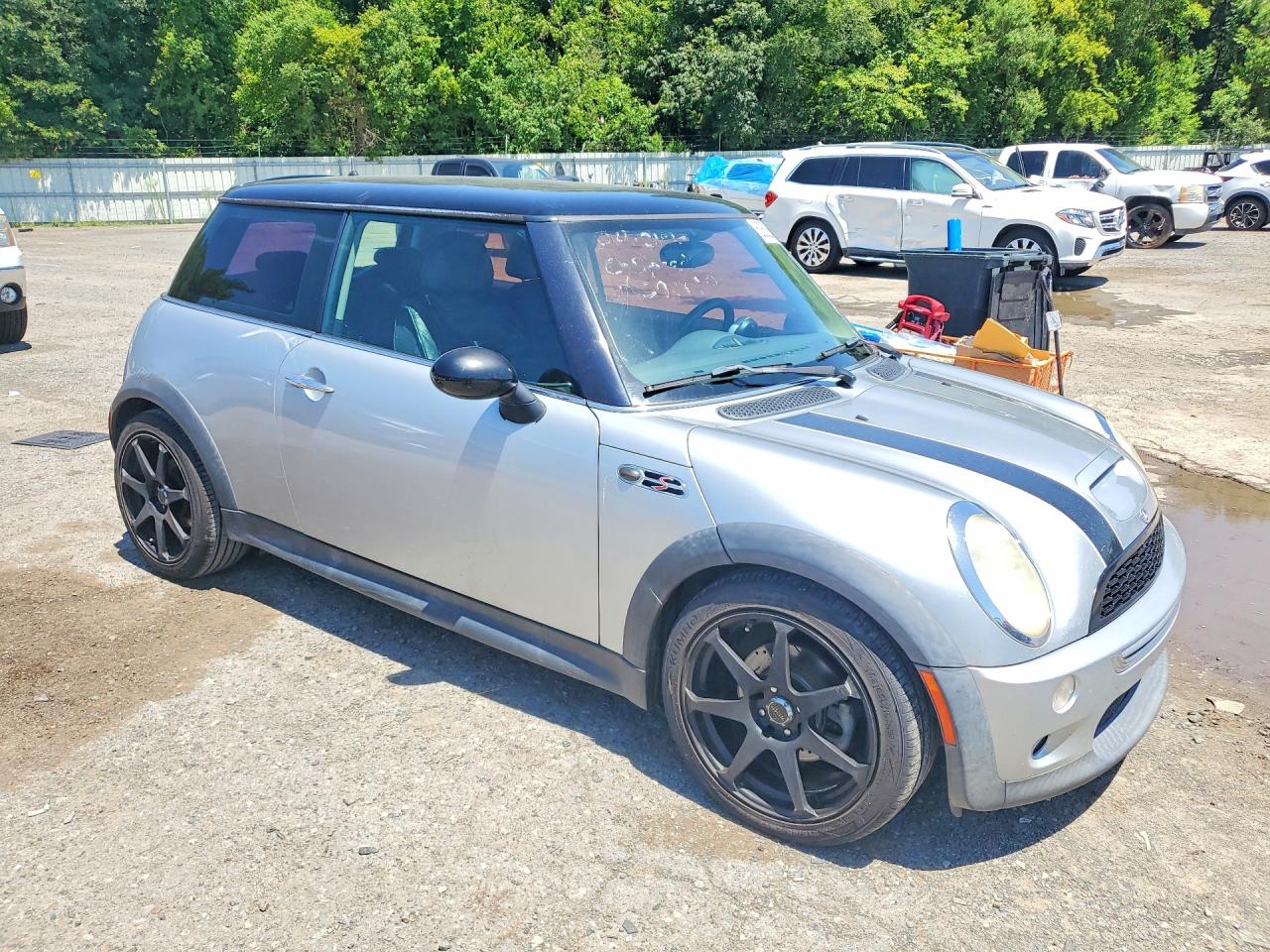 2004 Mini Cooper S Silver vin: WMWRE33474TD82492