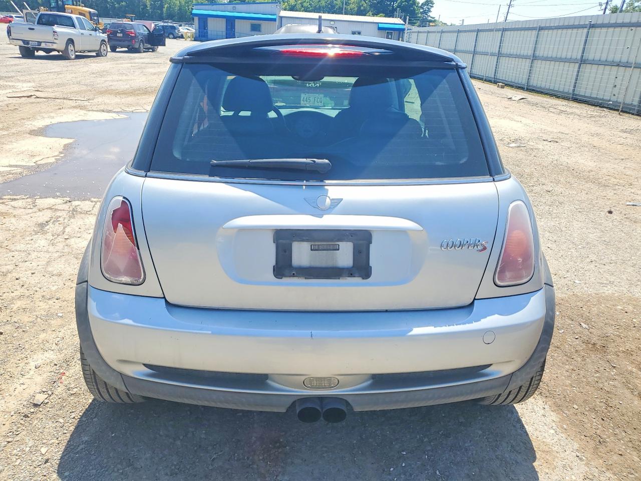 2004 Mini Cooper S Silver vin: WMWRE33474TD82492