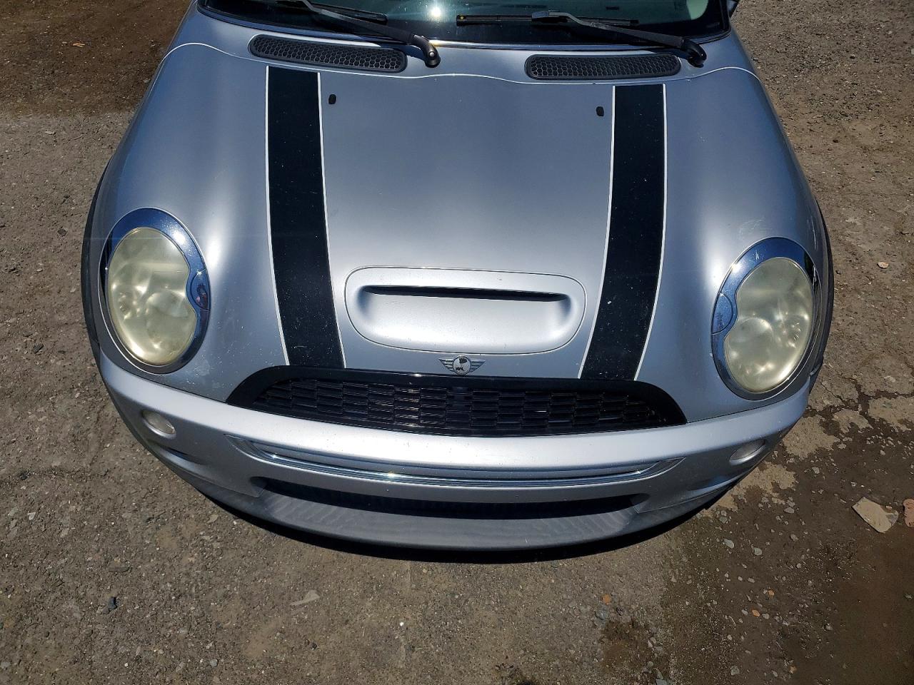 2004 Mini Cooper S Silver vin: WMWRE33474TD82492