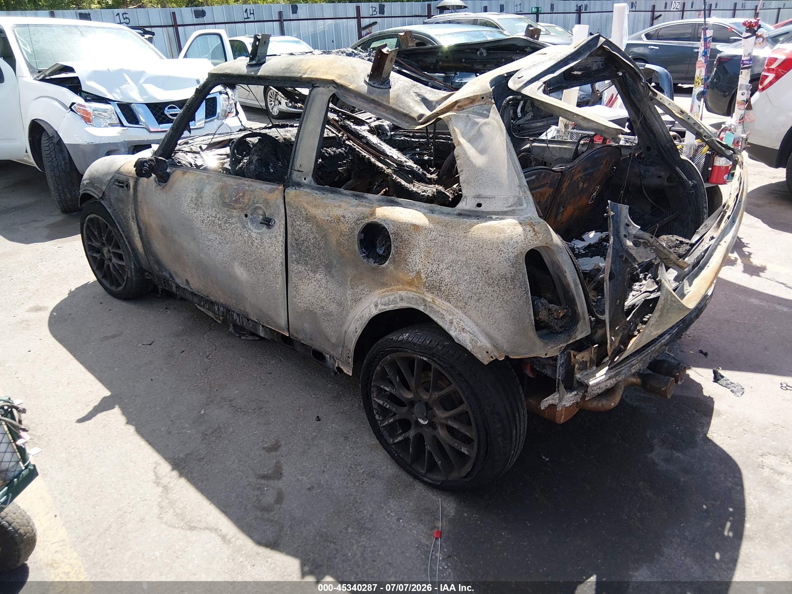 2005 Mini Cooper S   Black vin: WMWRE33475TD93493