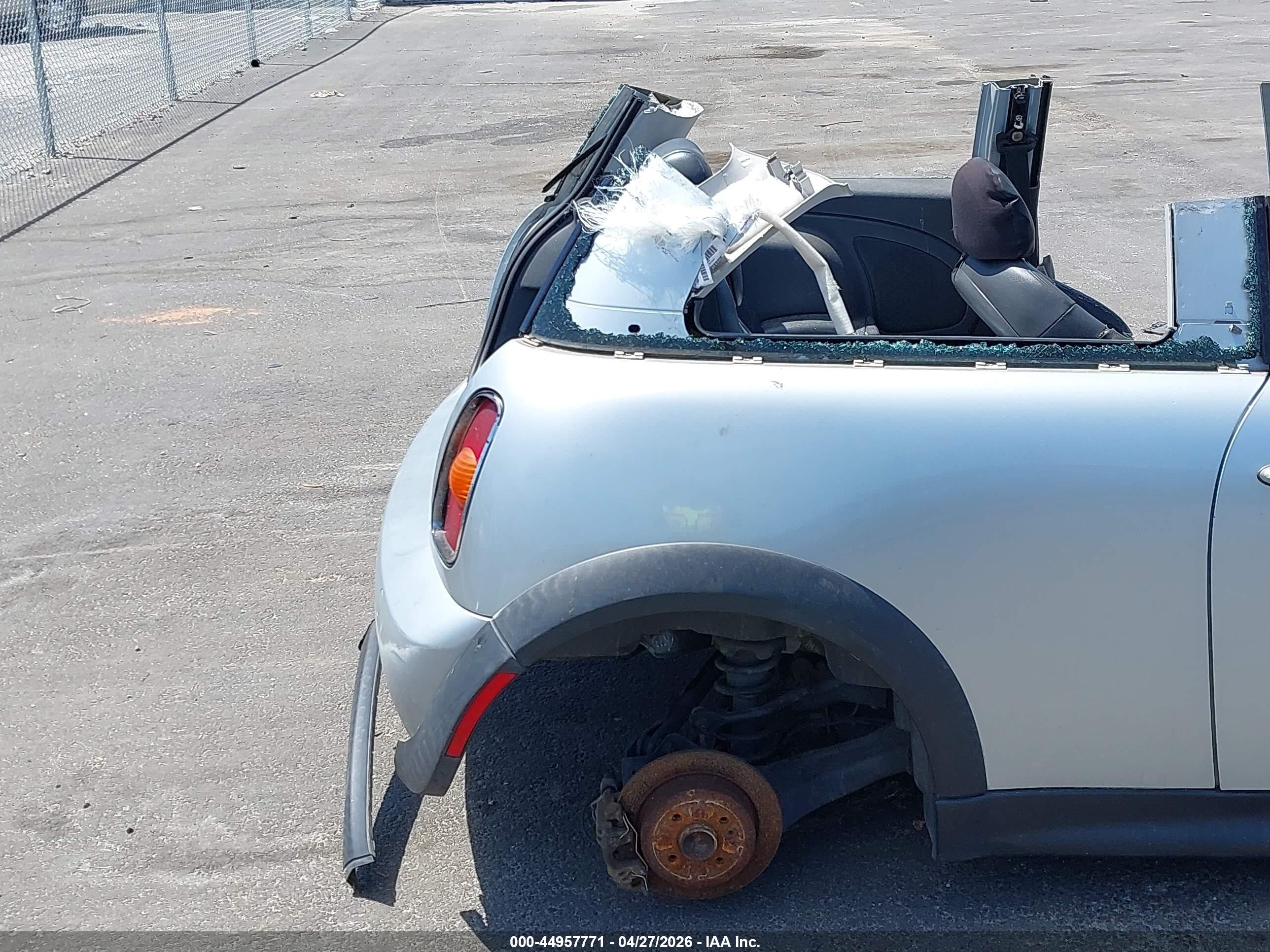 2004 Mini Cooper S   Silver vin: WMWRE33494TD89301